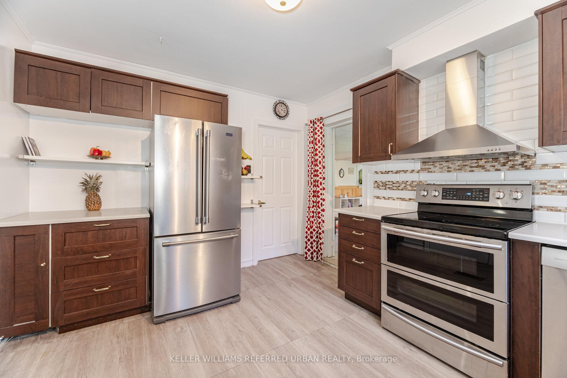 Photo 10 of 60 Hinton Road, Etobicoke, Rexdale-Kipling — HOMEH