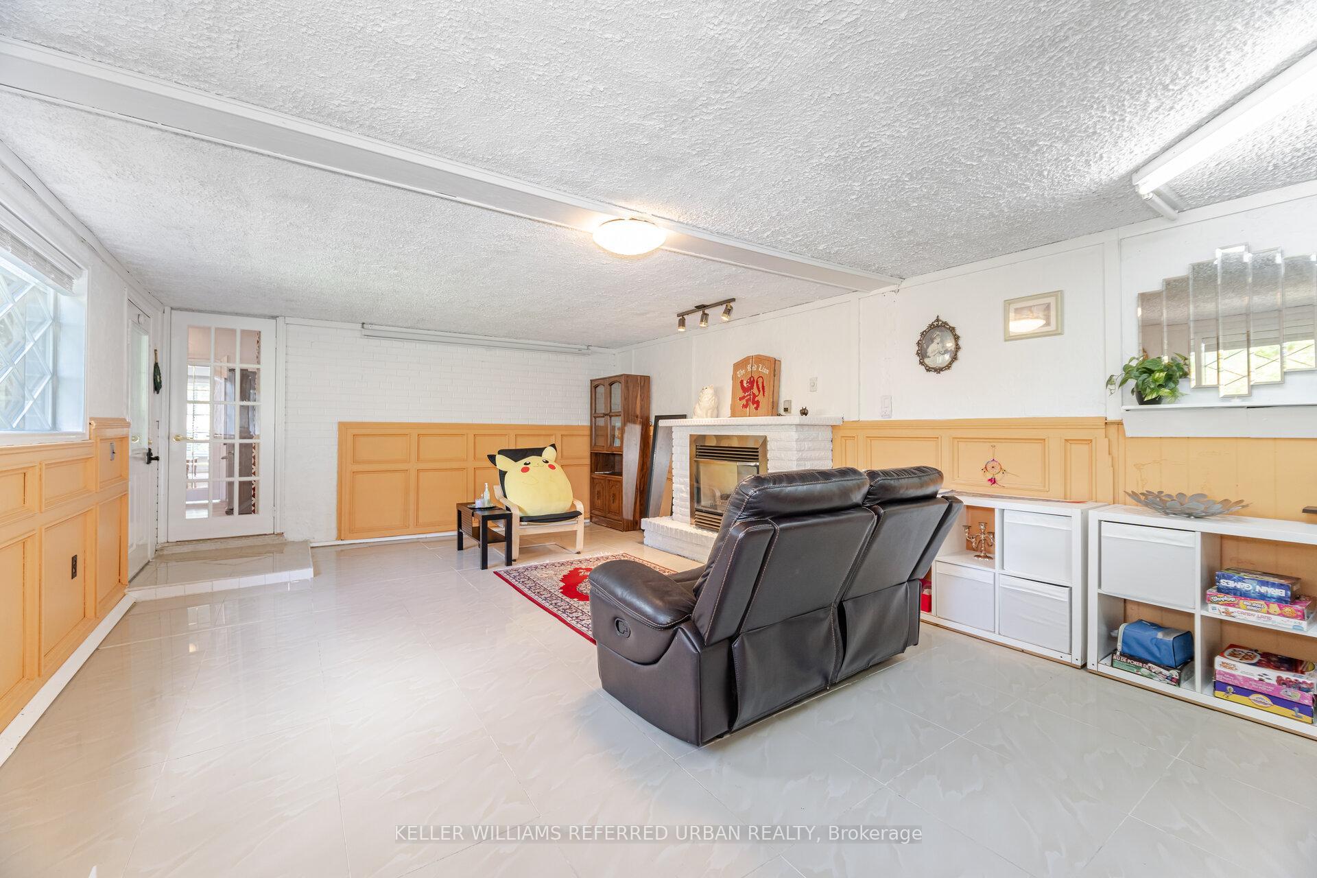 Photo 12 of 60 Hinton Road, Etobicoke, Rexdale-Kipling — HOMEH