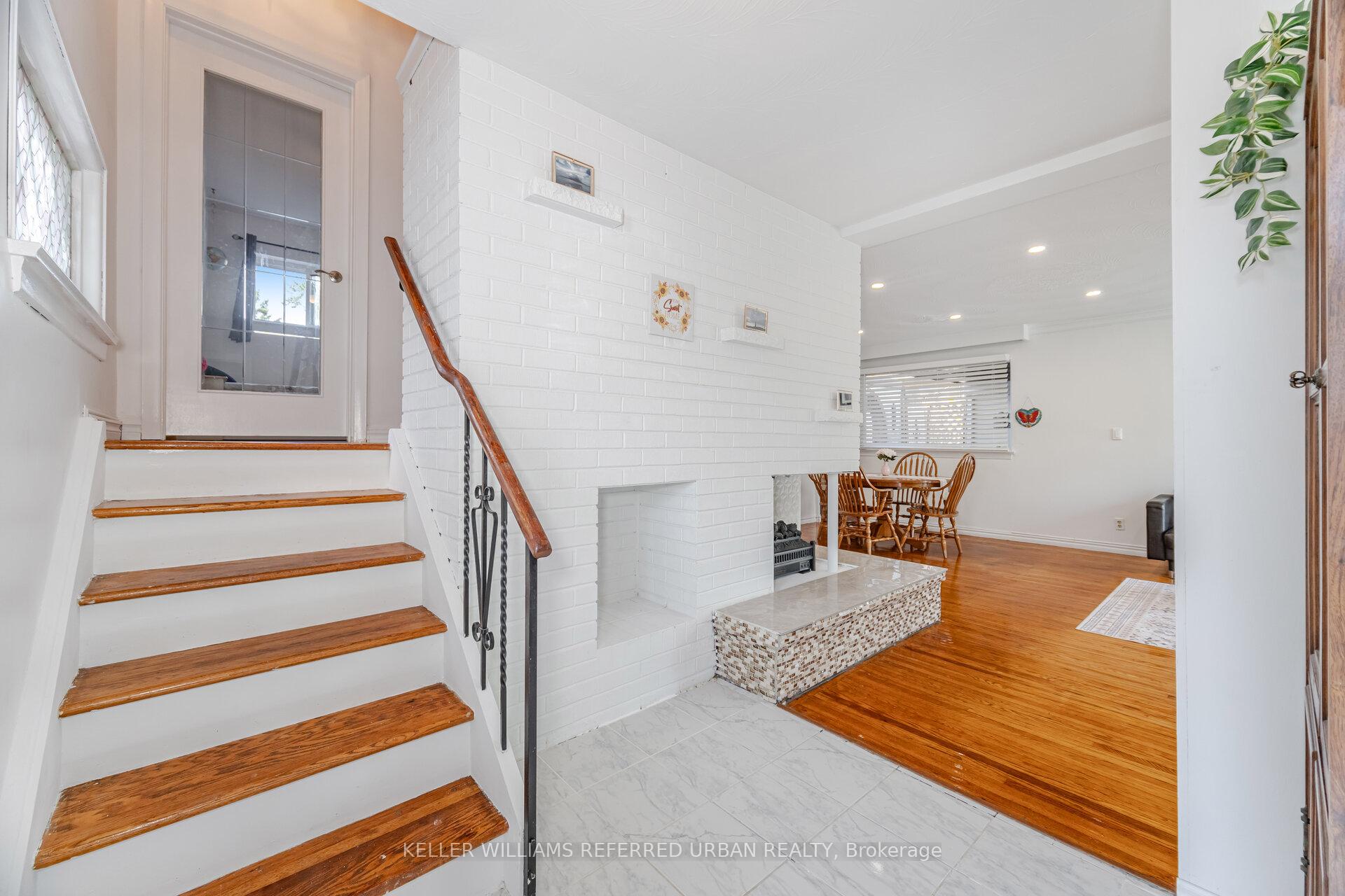 Photo 17 of 60 Hinton Road, Etobicoke, Rexdale-Kipling — HOMEH