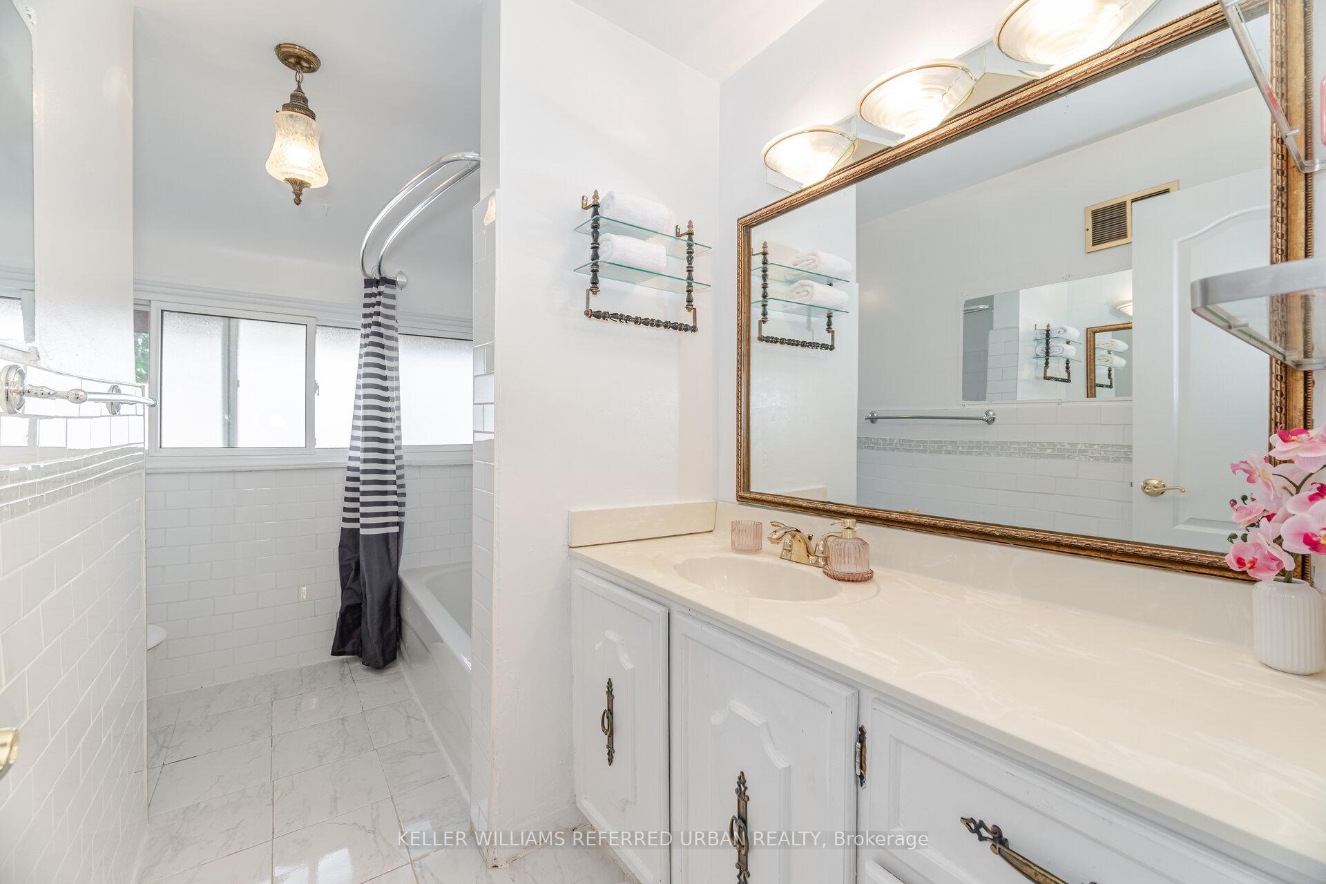 Photo 27 of 60 Hinton Road, Etobicoke, Rexdale-Kipling — HOMEH