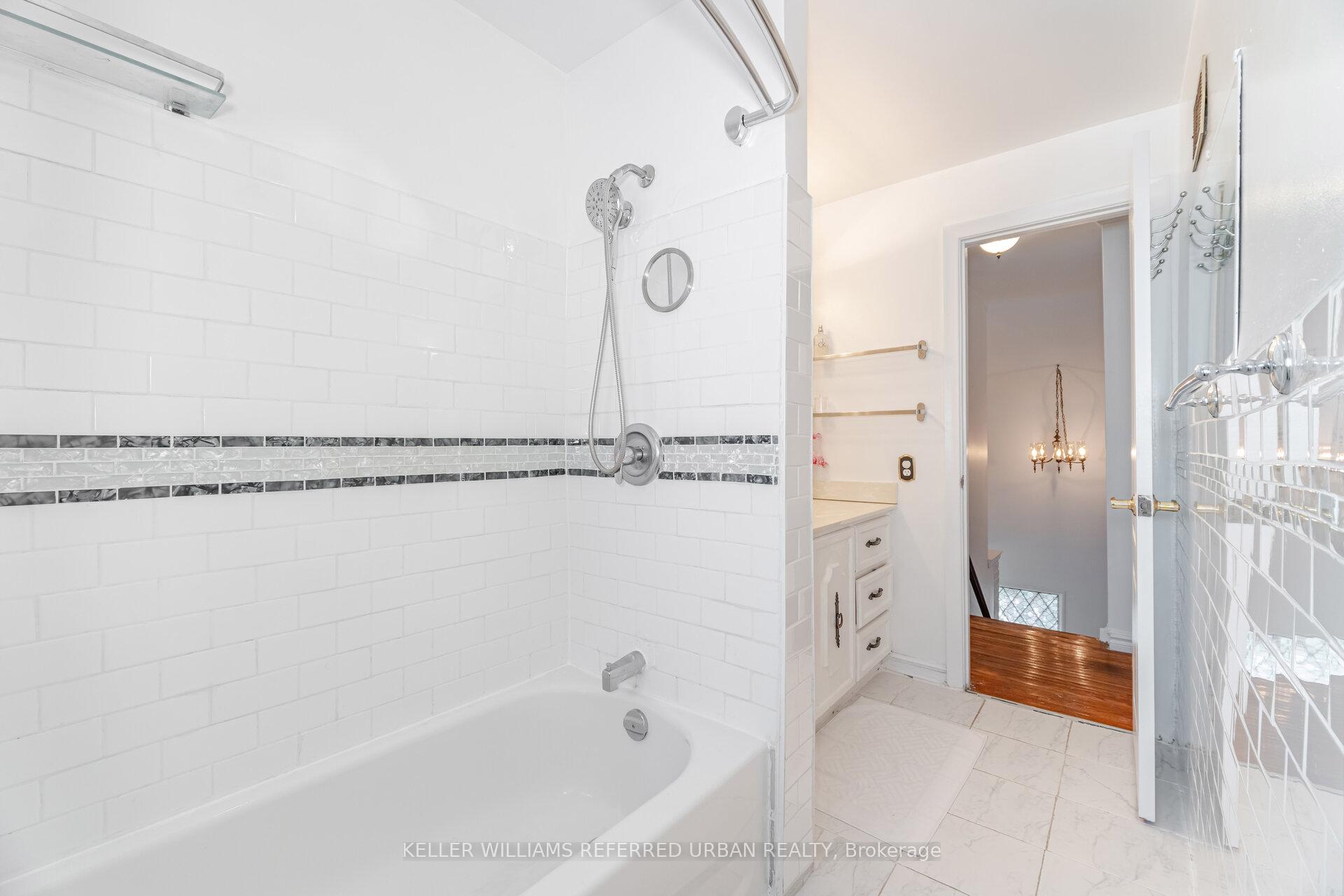 Photo 28 of 60 Hinton Road, Etobicoke, Rexdale-Kipling — HOMEH