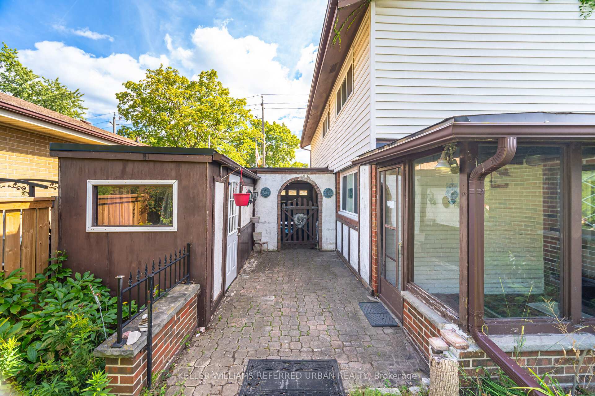 Photo 30 of 60 Hinton Road, Etobicoke, Rexdale-Kipling — HOMEH