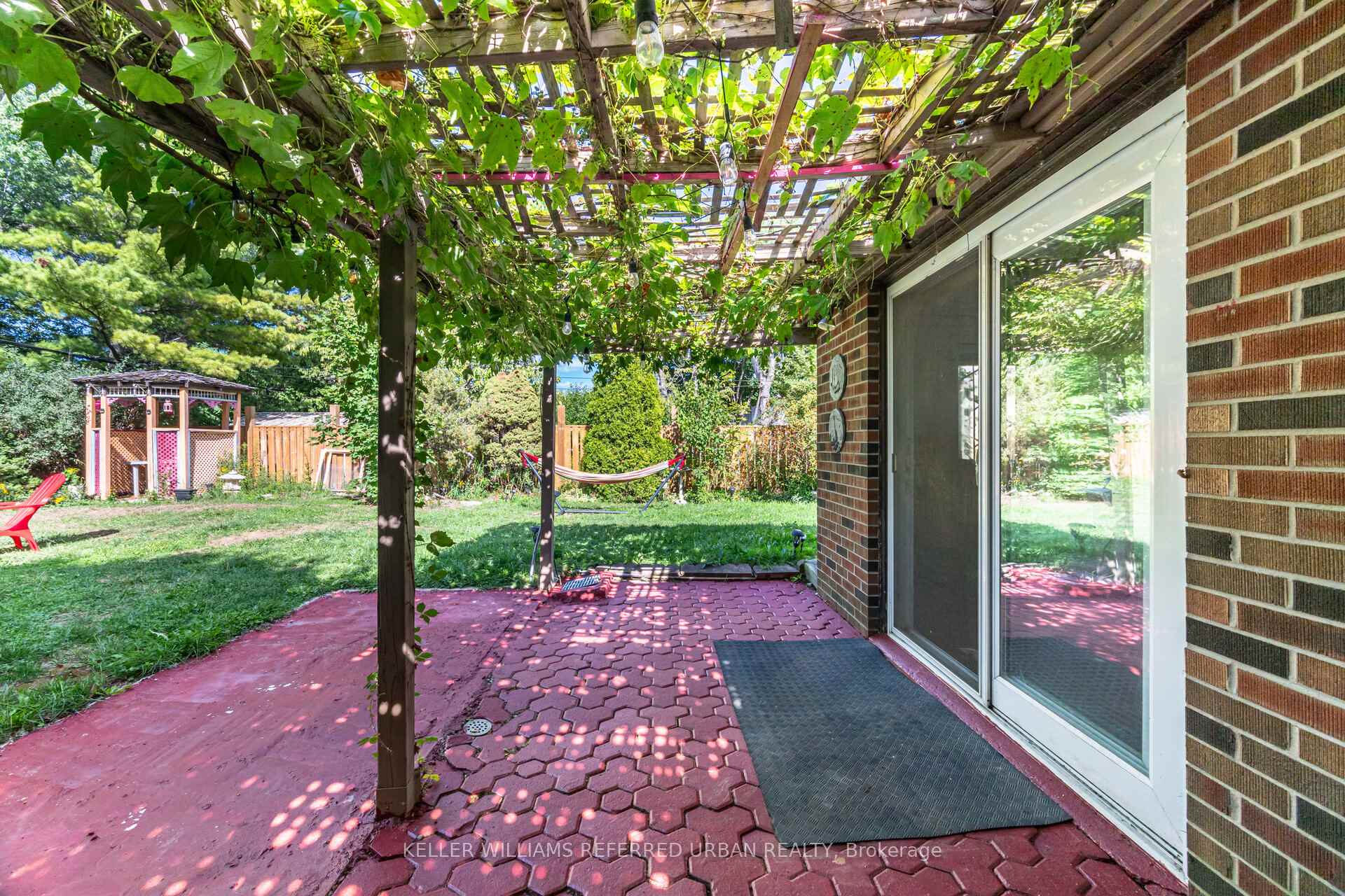 Photo 32 of 60 Hinton Road, Etobicoke, Rexdale-Kipling — HOMEH