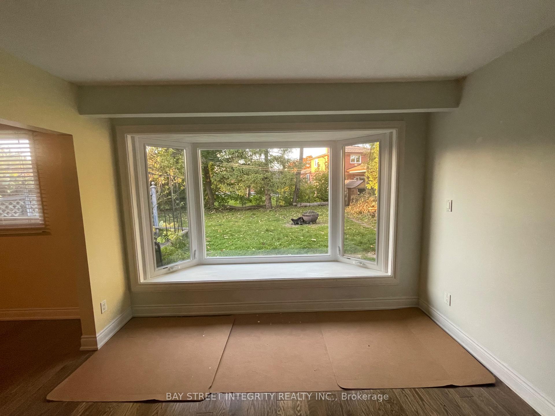 Photo 2 of Unit MAIN, 20 Caverley Drive, Etobicoke, Willowridge-Martingrove-Richview — HOMEH