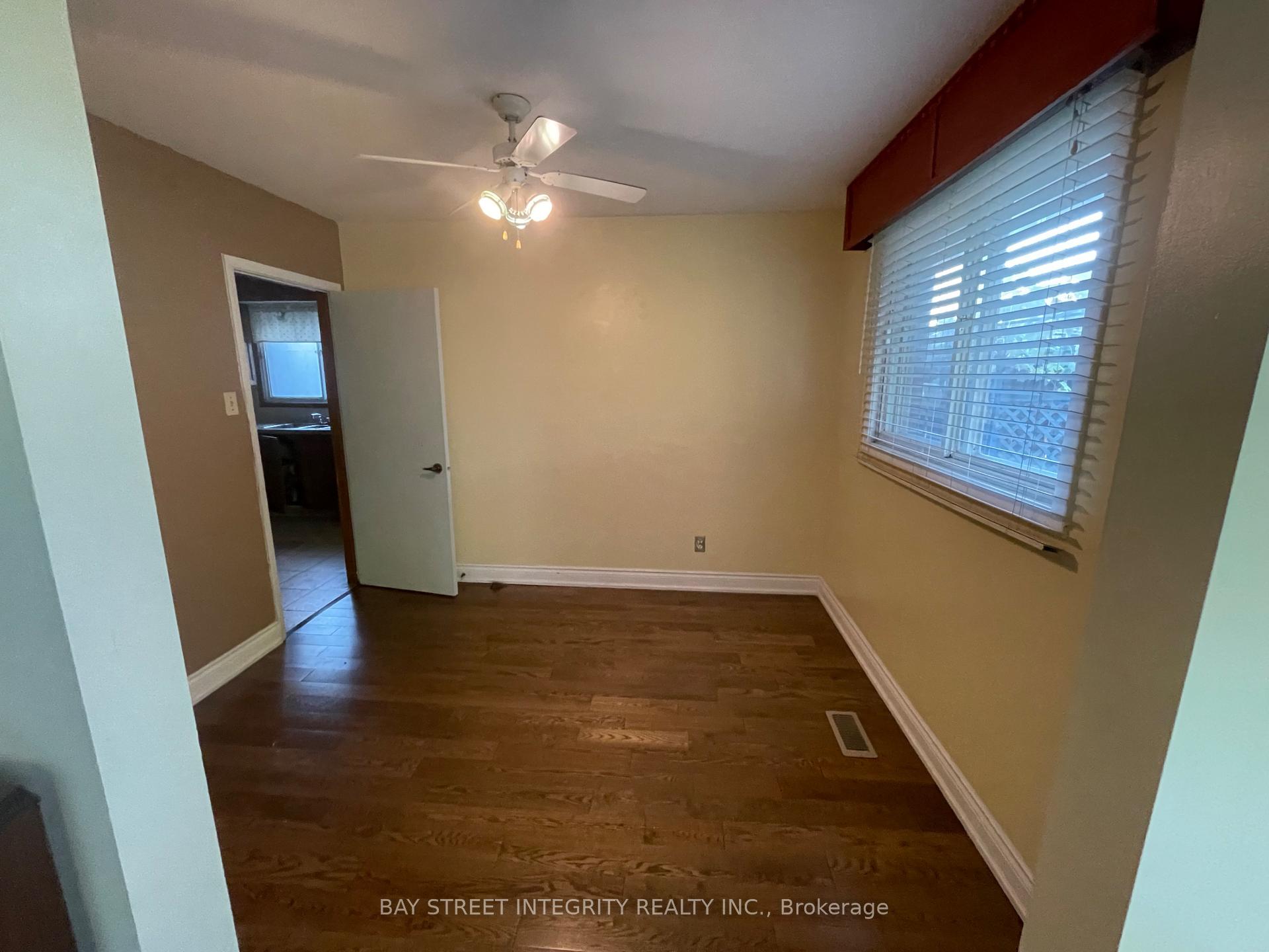 Photo 3 of Unit MAIN, 20 Caverley Drive, Etobicoke, Willowridge-Martingrove-Richview — HOMEH