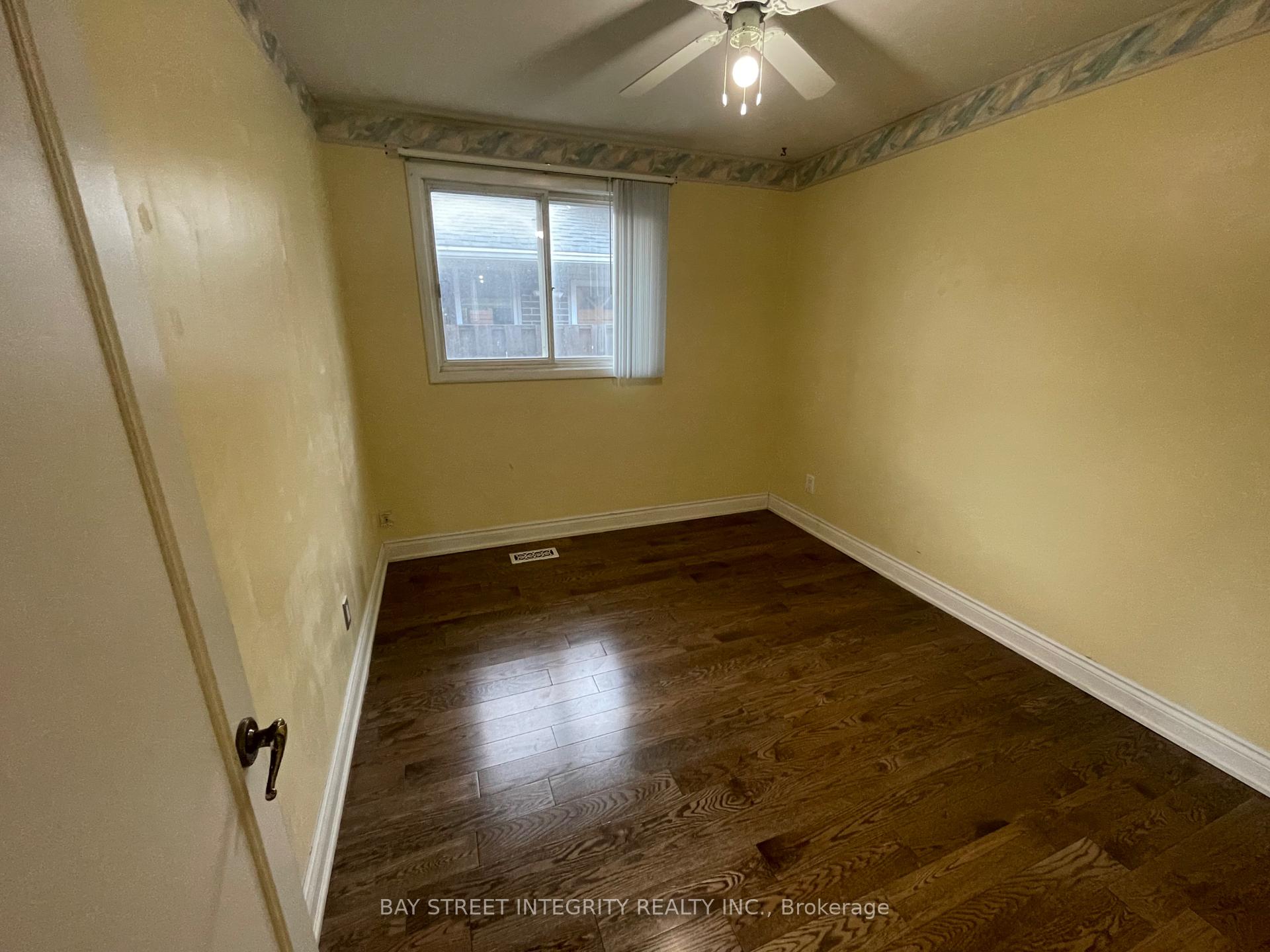 Photo 6 of Unit MAIN, 20 Caverley Drive, Etobicoke, Willowridge-Martingrove-Richview — HOMEH