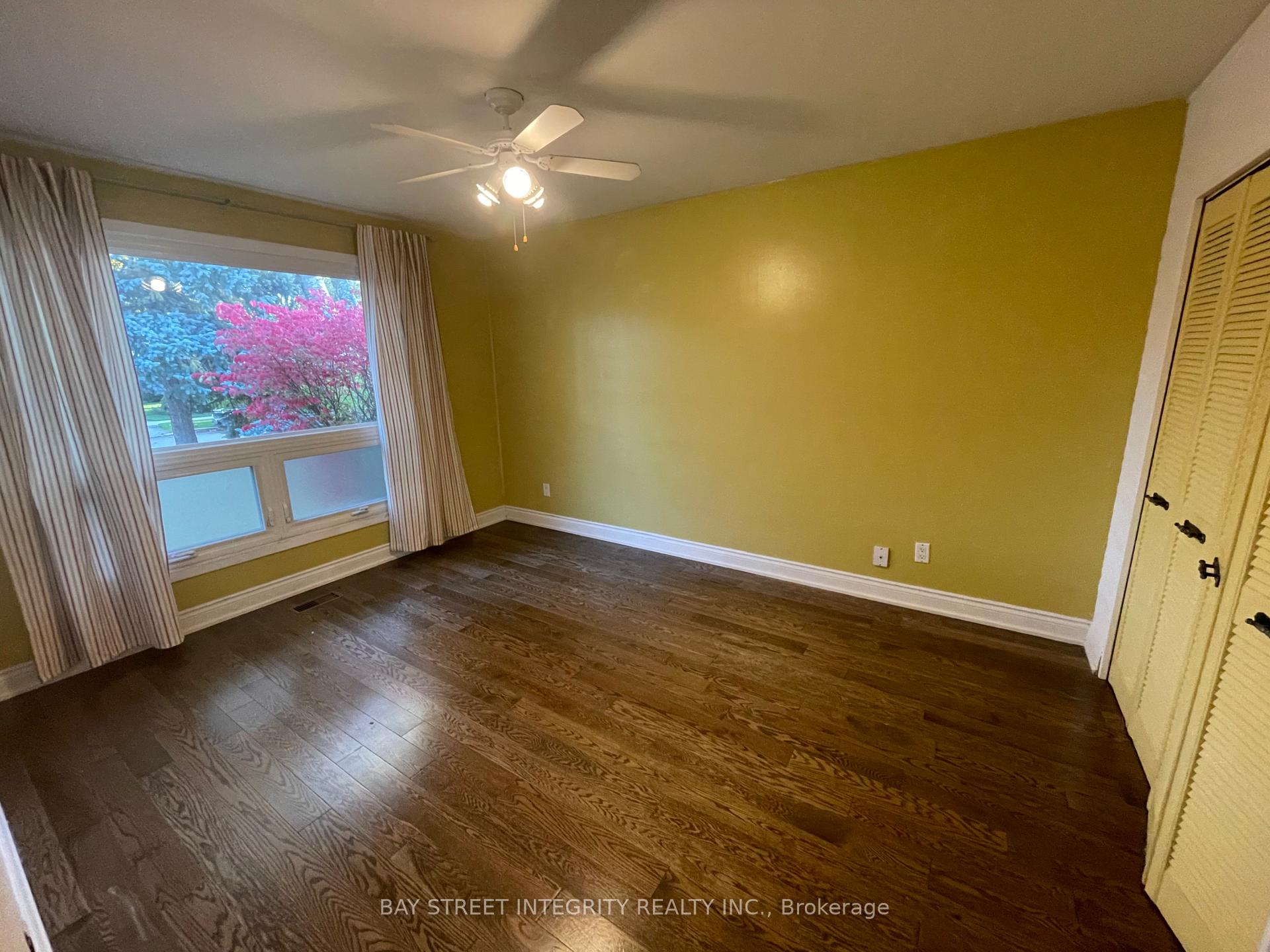 Photo 7 of Unit MAIN, 20 Caverley Drive, Etobicoke, Willowridge-Martingrove-Richview — HOMEH