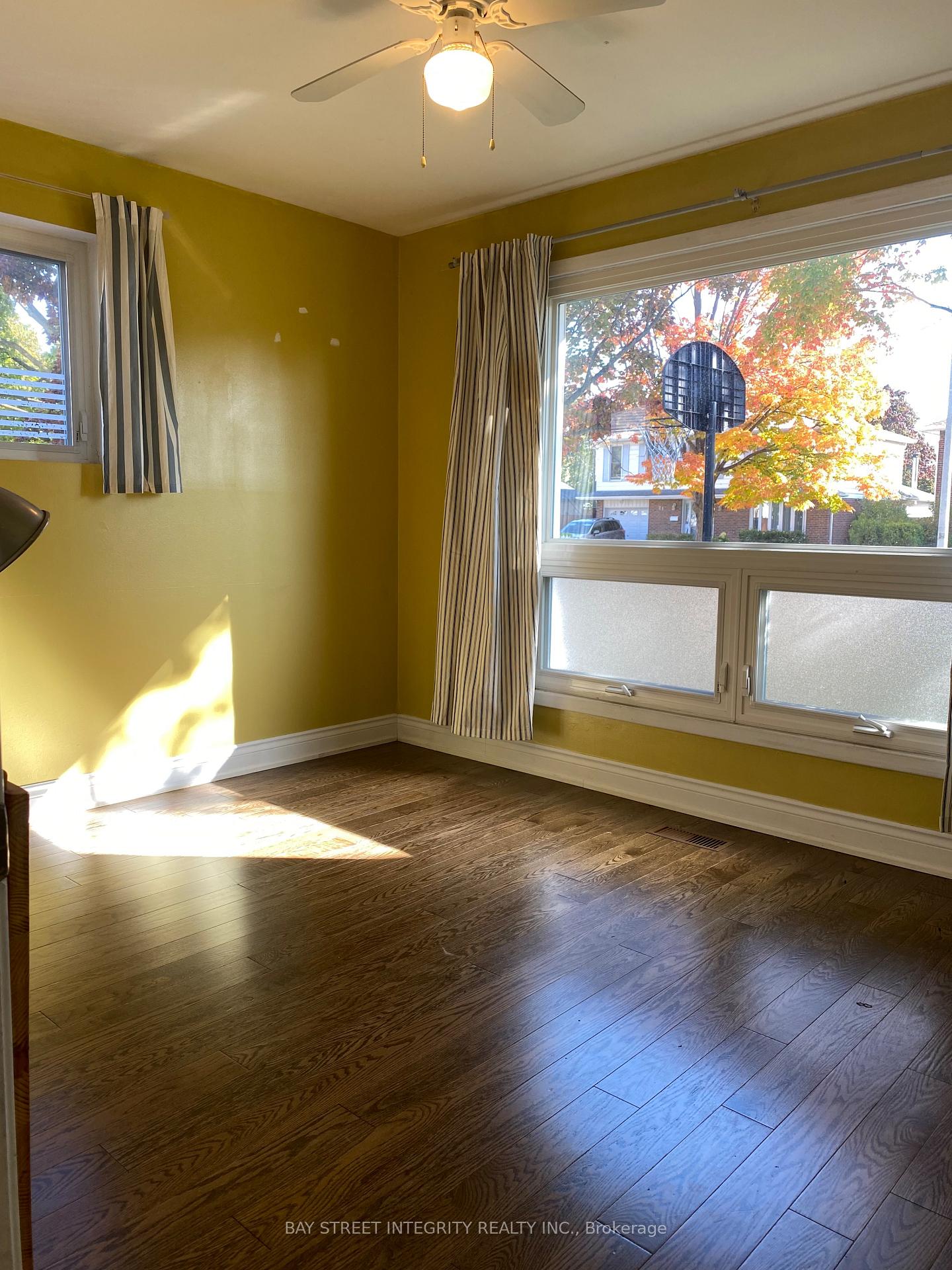 Photo 9 of Unit MAIN, 20 Caverley Drive, Etobicoke, Willowridge-Martingrove-Richview — HOMEH