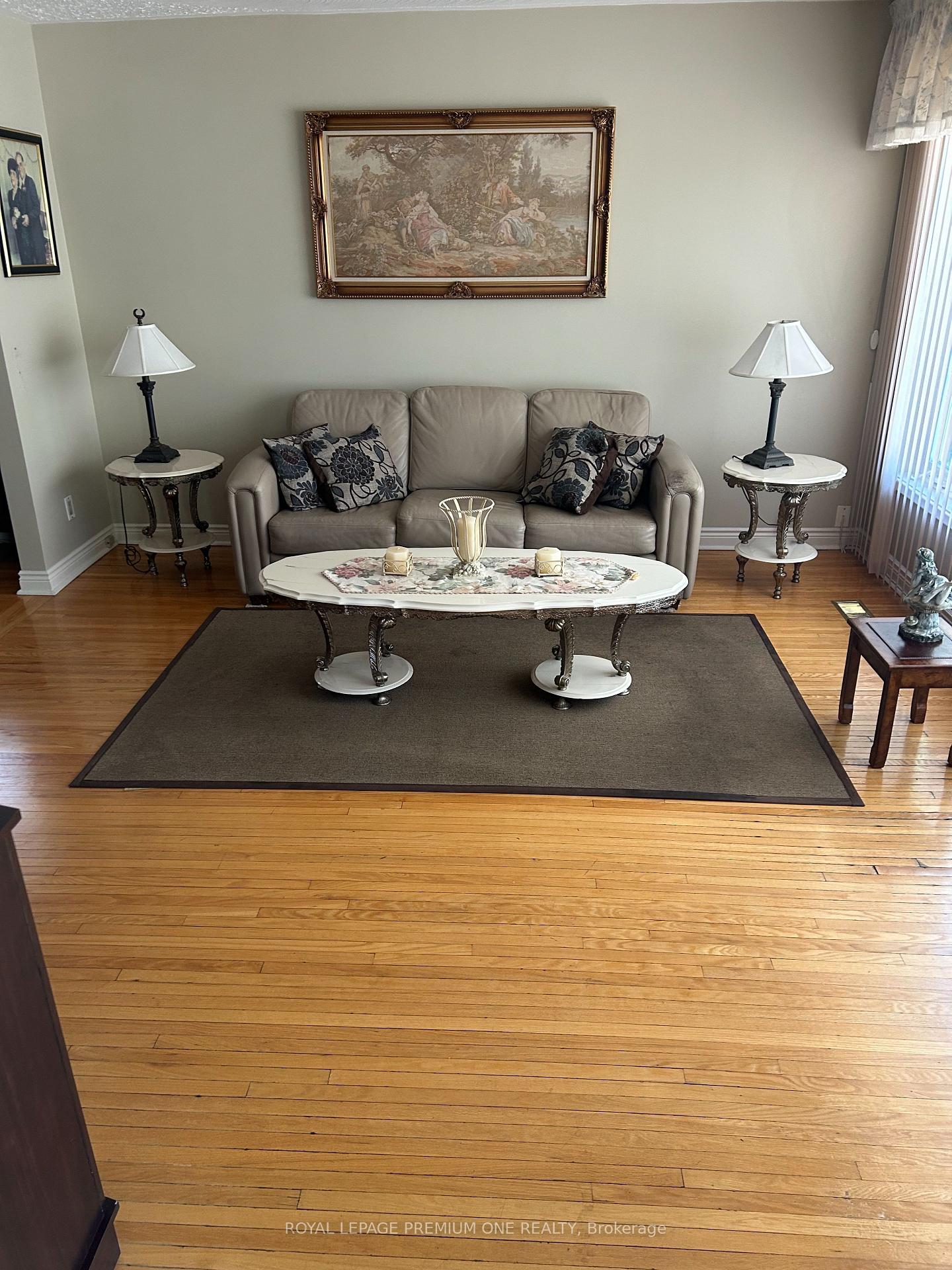 Photo 4 of 33 Monterrey Drive W, Etobicoke, Thistletown-Beaumonde Heights — HOMEH