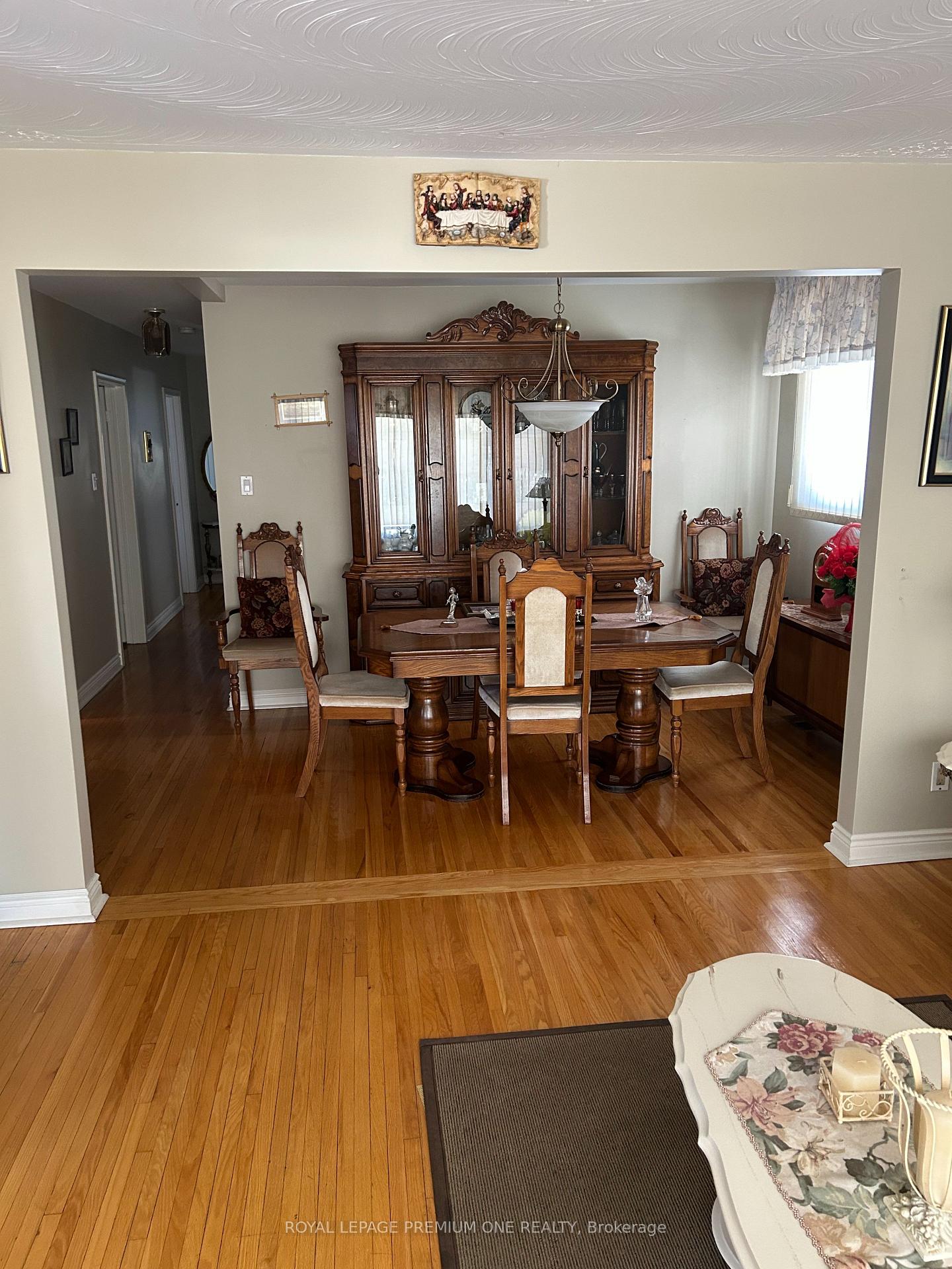 Photo 5 of 33 Monterrey Drive W, Etobicoke, Thistletown-Beaumonde Heights — HOMEH