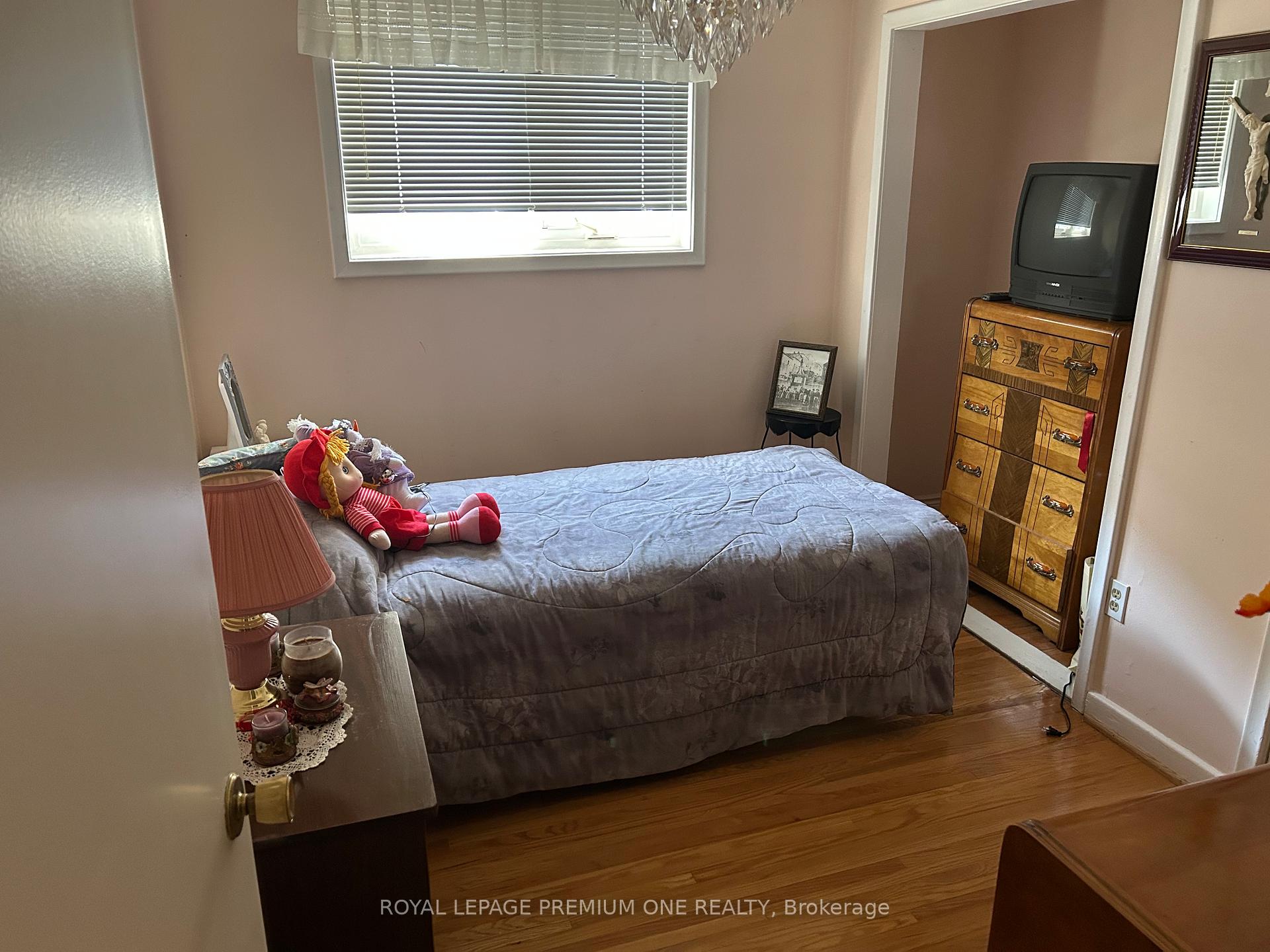 Photo 9 of 33 Monterrey Drive W, Etobicoke, Thistletown-Beaumonde Heights — HOMEH