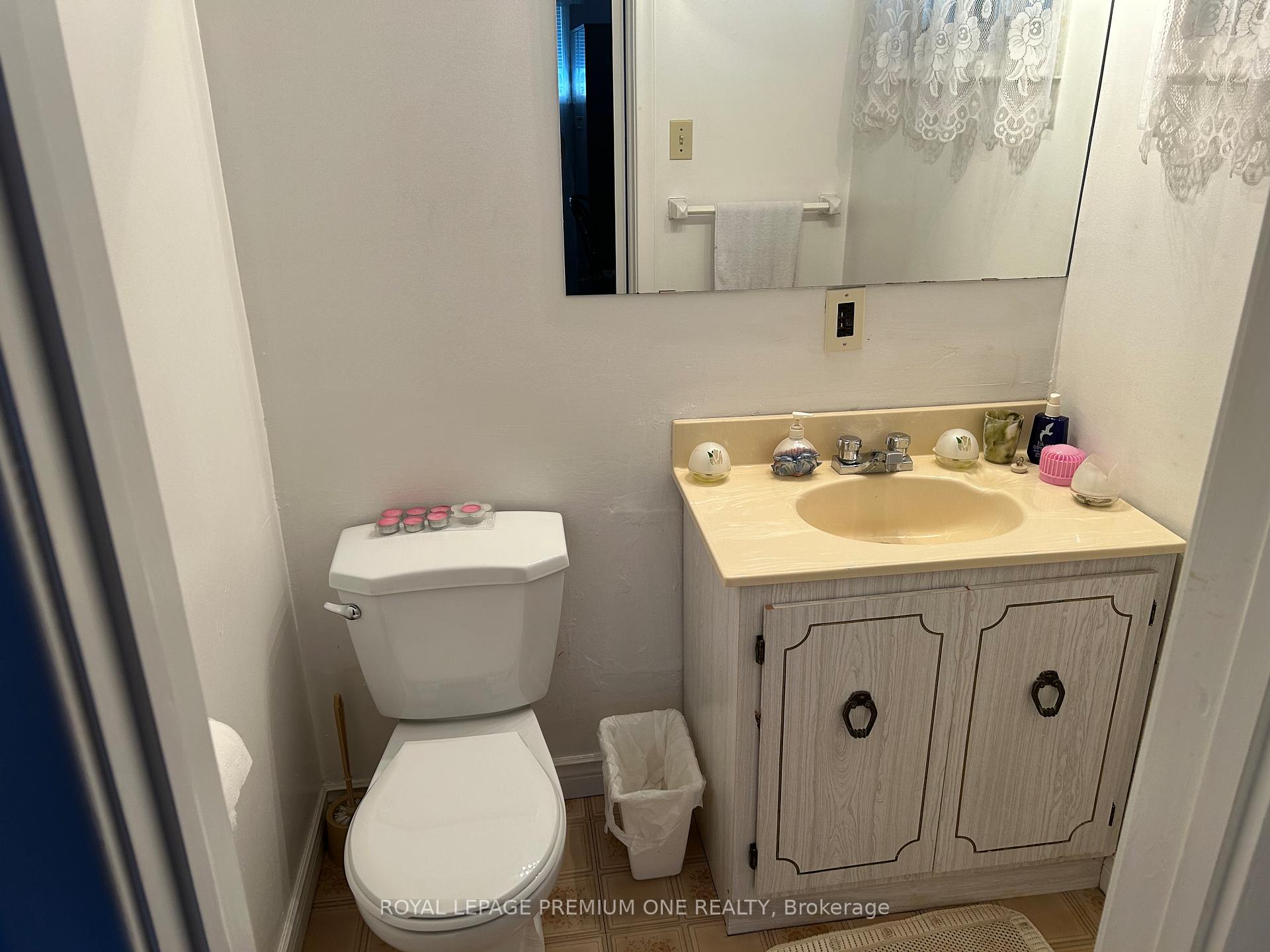 Photo 10 of 33 Monterrey Drive W, Etobicoke, Thistletown-Beaumonde Heights — HOMEH