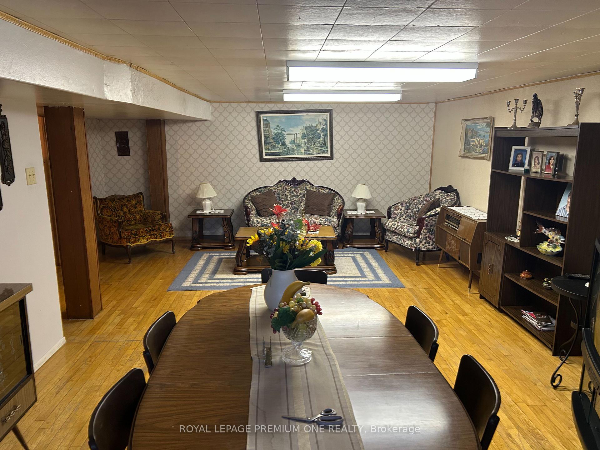 Photo 12 of 33 Monterrey Drive W, Etobicoke, Thistletown-Beaumonde Heights — HOMEH