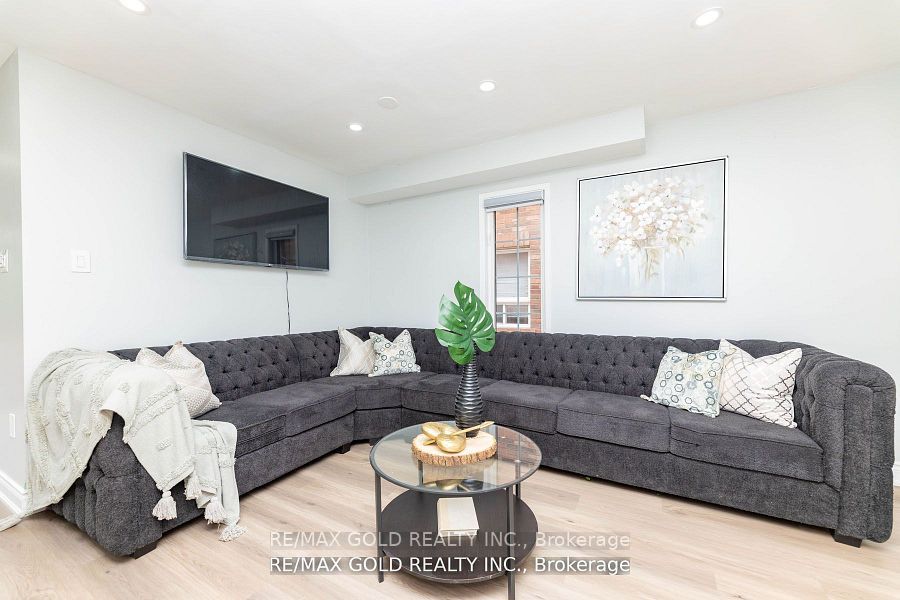 Photo 44 of 19 Thunderbird Trail, Brampton, Sandringham-Wellington — HOMEH