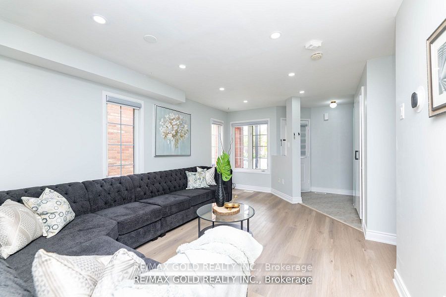 Photo 43 of 19 Thunderbird Trail, Brampton, Sandringham-Wellington — HOMEH