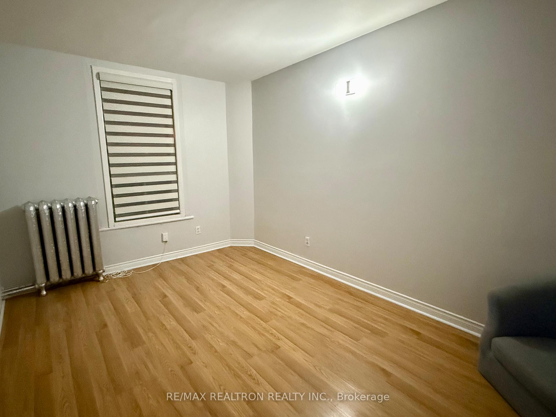 Photo 8 of Unit Upper, 712 Queen Street W, Toronto, Trinity-Bellwoods — HOMEH