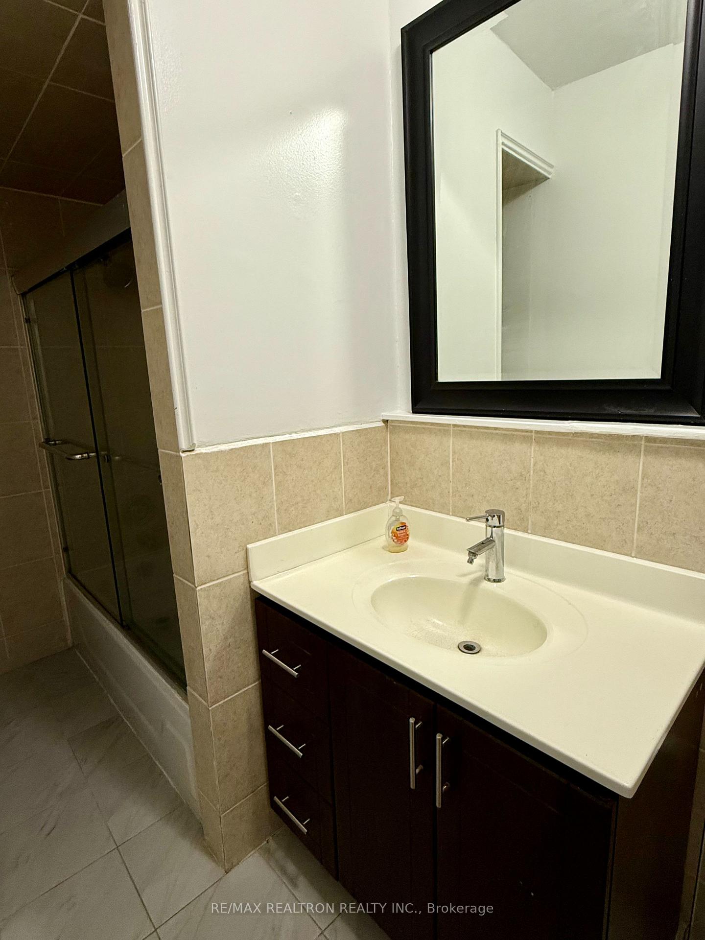 Photo 9 of Unit Upper, 712 Queen Street W, Toronto, Trinity-Bellwoods — HOMEH