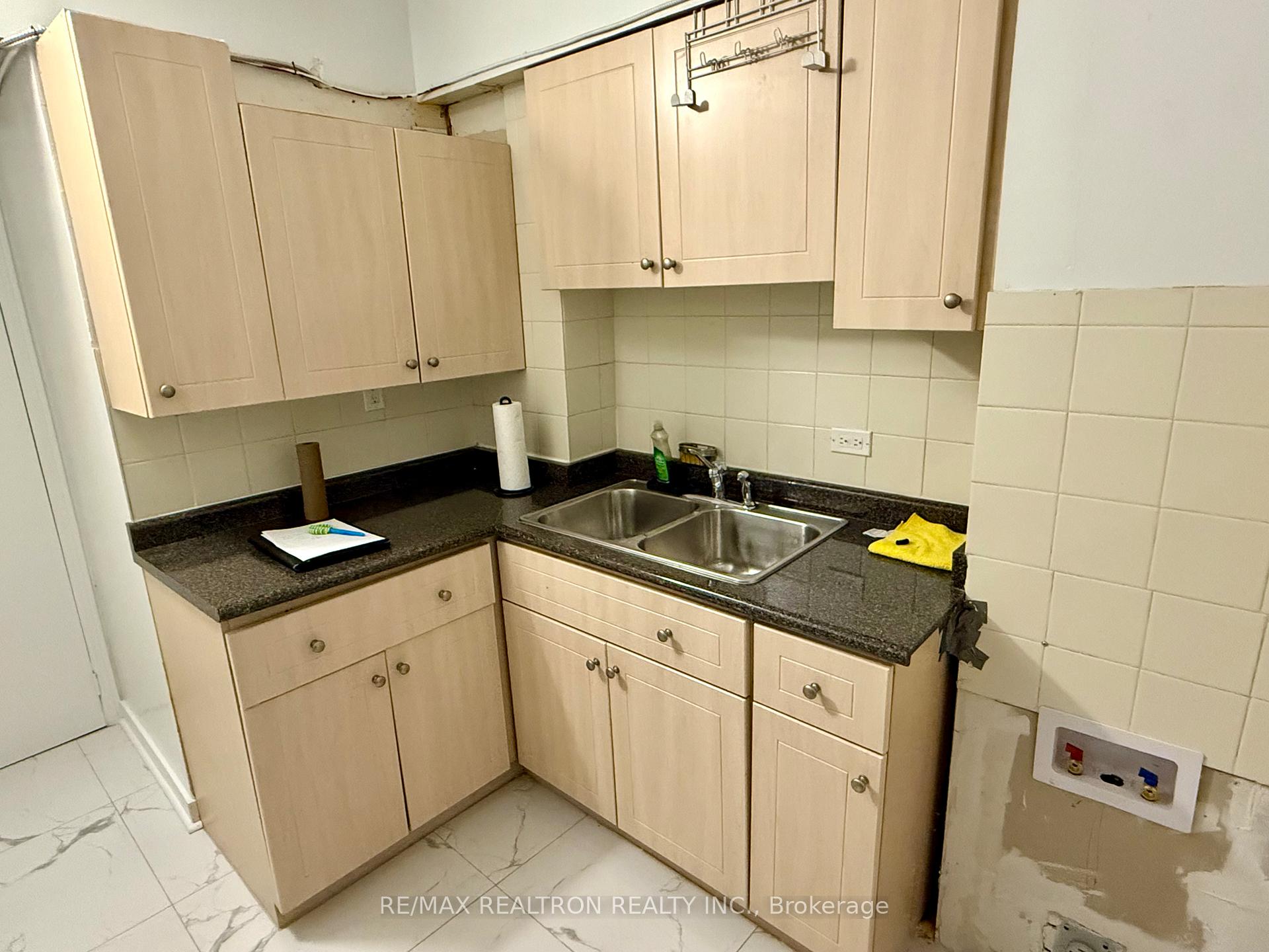 Photo 10 of Unit Upper, 712 Queen Street W, Toronto, Trinity-Bellwoods — HOMEH