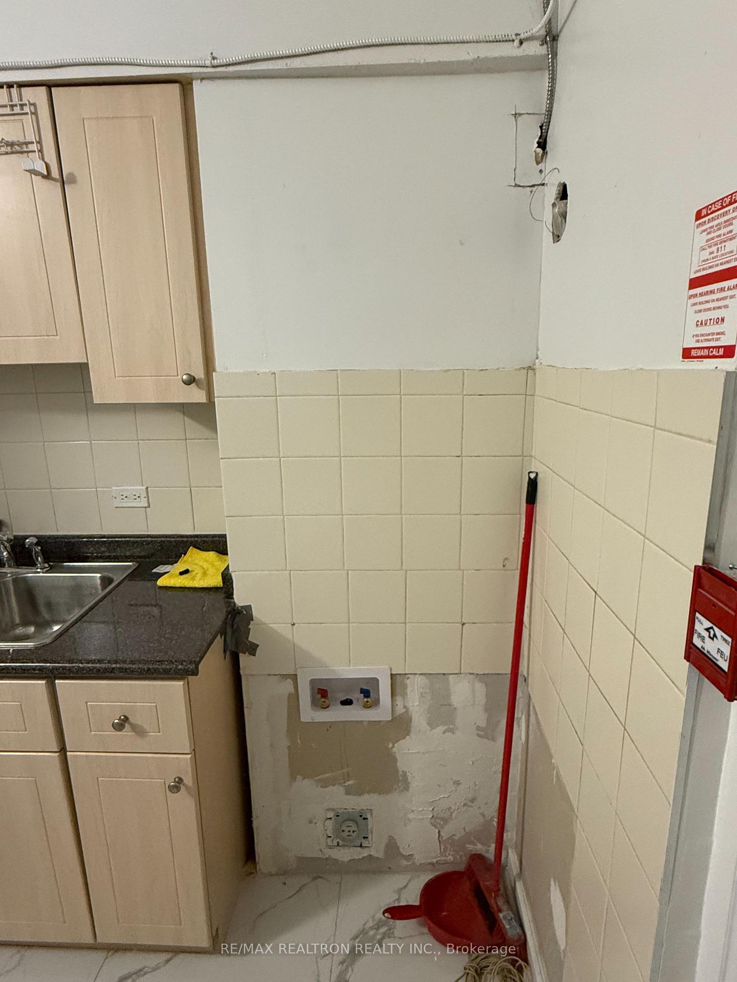 Photo 11 of Unit Upper, 712 Queen Street W, Toronto, Trinity-Bellwoods — HOMEH