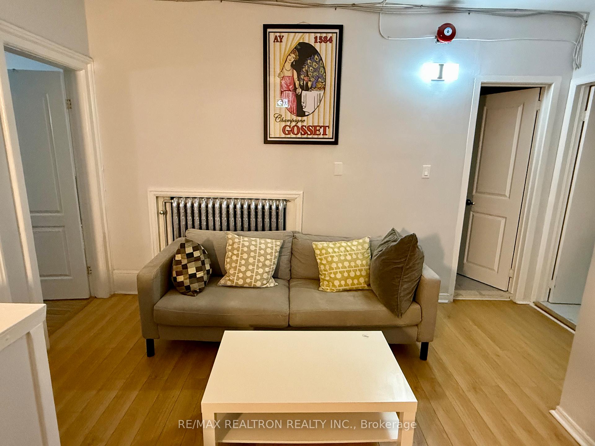 Photo 12 of Unit Upper, 712 Queen Street W, Toronto, Trinity-Bellwoods — HOMEH