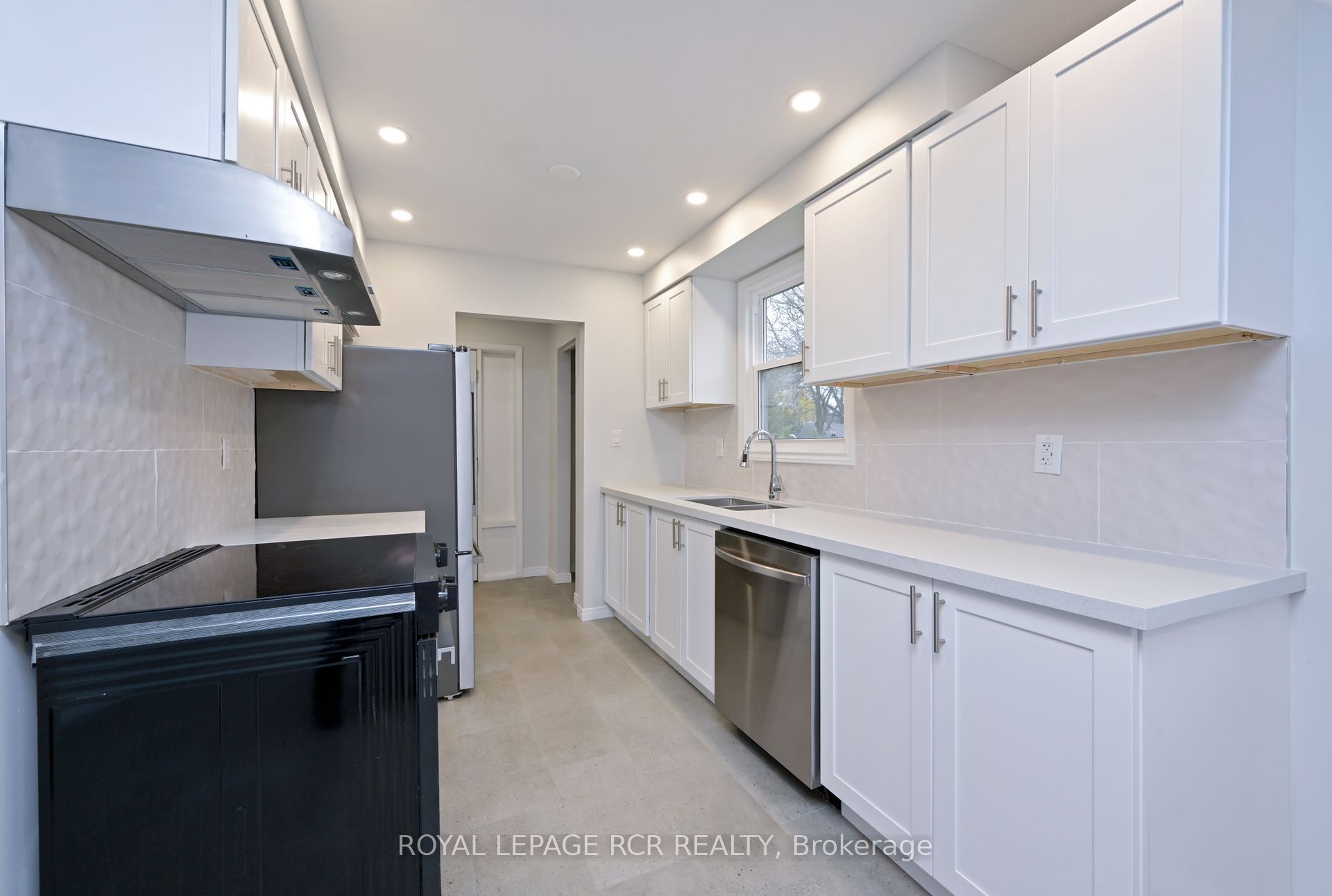 Photo 35 of 15 McKeown Street, New Tecumseth, Beeton — HOMEH
