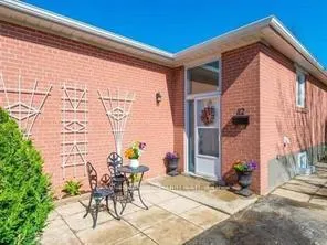 Photo 4 of Unit MAIN, 112 Murray Drive, Aurora, Aurora Highlands — HOMEH