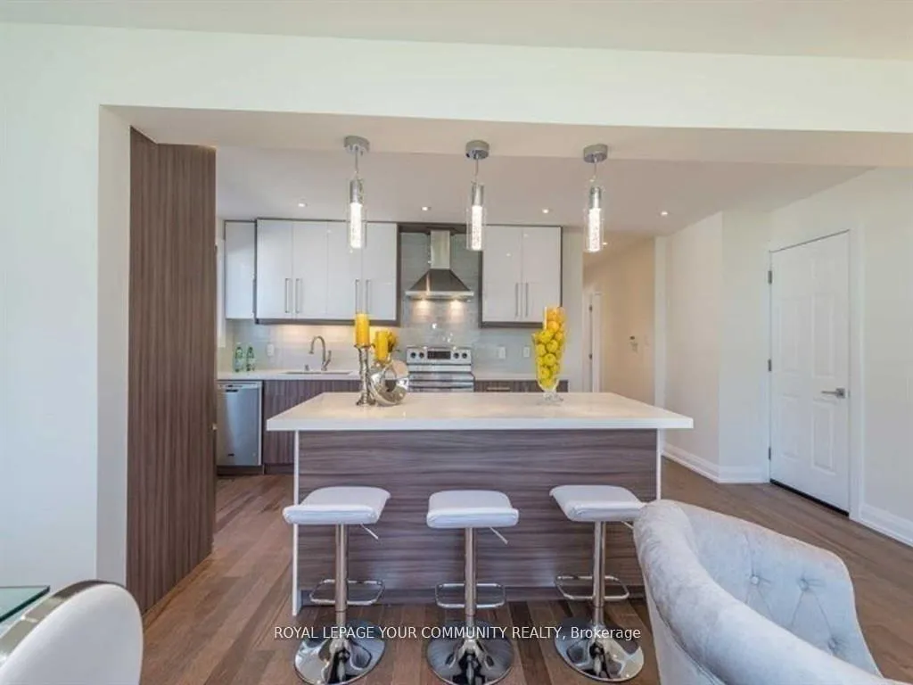 Photo 7 of Unit MAIN, 112 Murray Drive, Aurora, Aurora Highlands — HOMEH