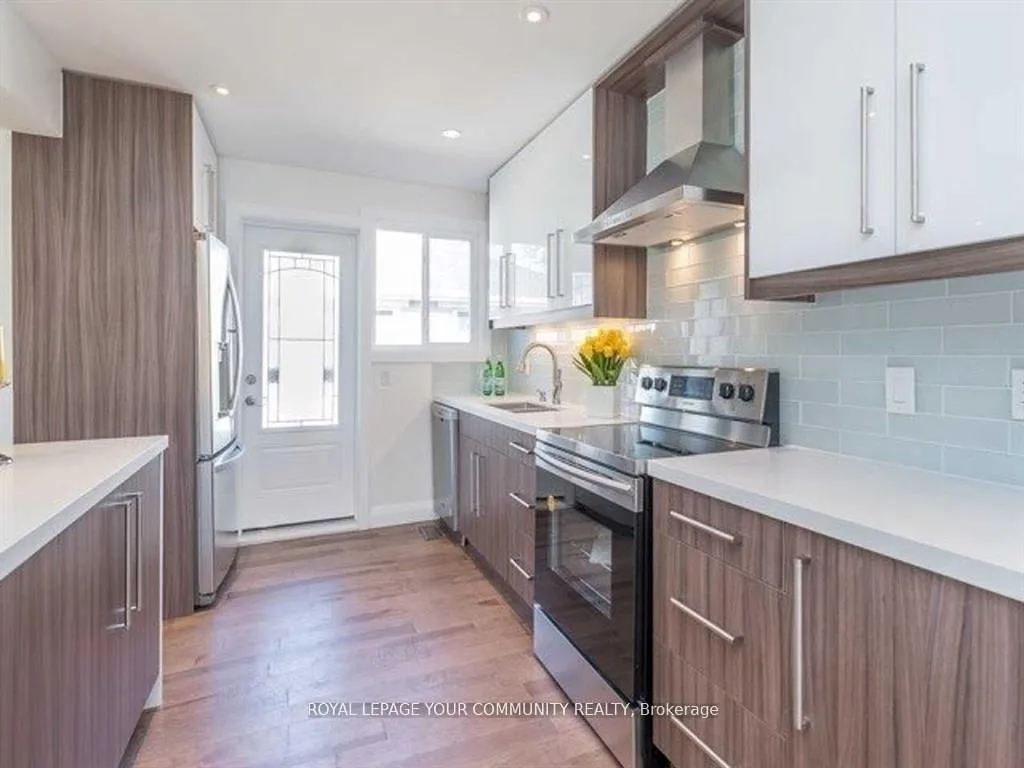 Photo 10 of Unit MAIN, 112 Murray Drive, Aurora, Aurora Highlands — HOMEH