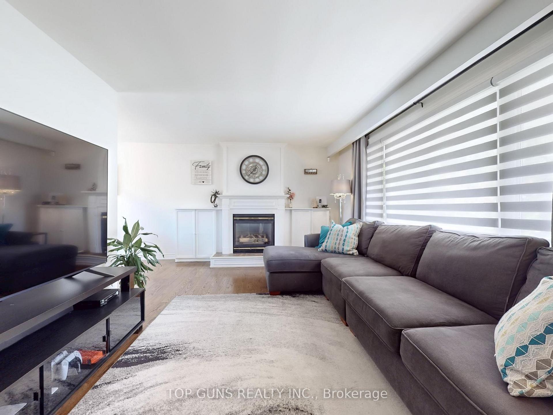 Photo 5 of 25 Ringway Crescent, Etobicoke, Elms-Old Rexdale — HOMEH