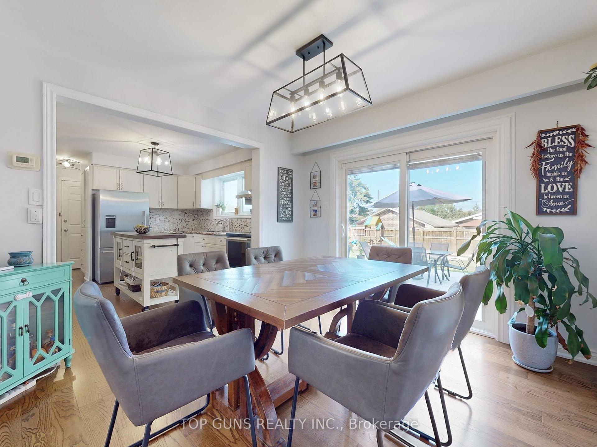 Photo 10 of 25 Ringway Crescent, Etobicoke, Elms-Old Rexdale — HOMEH