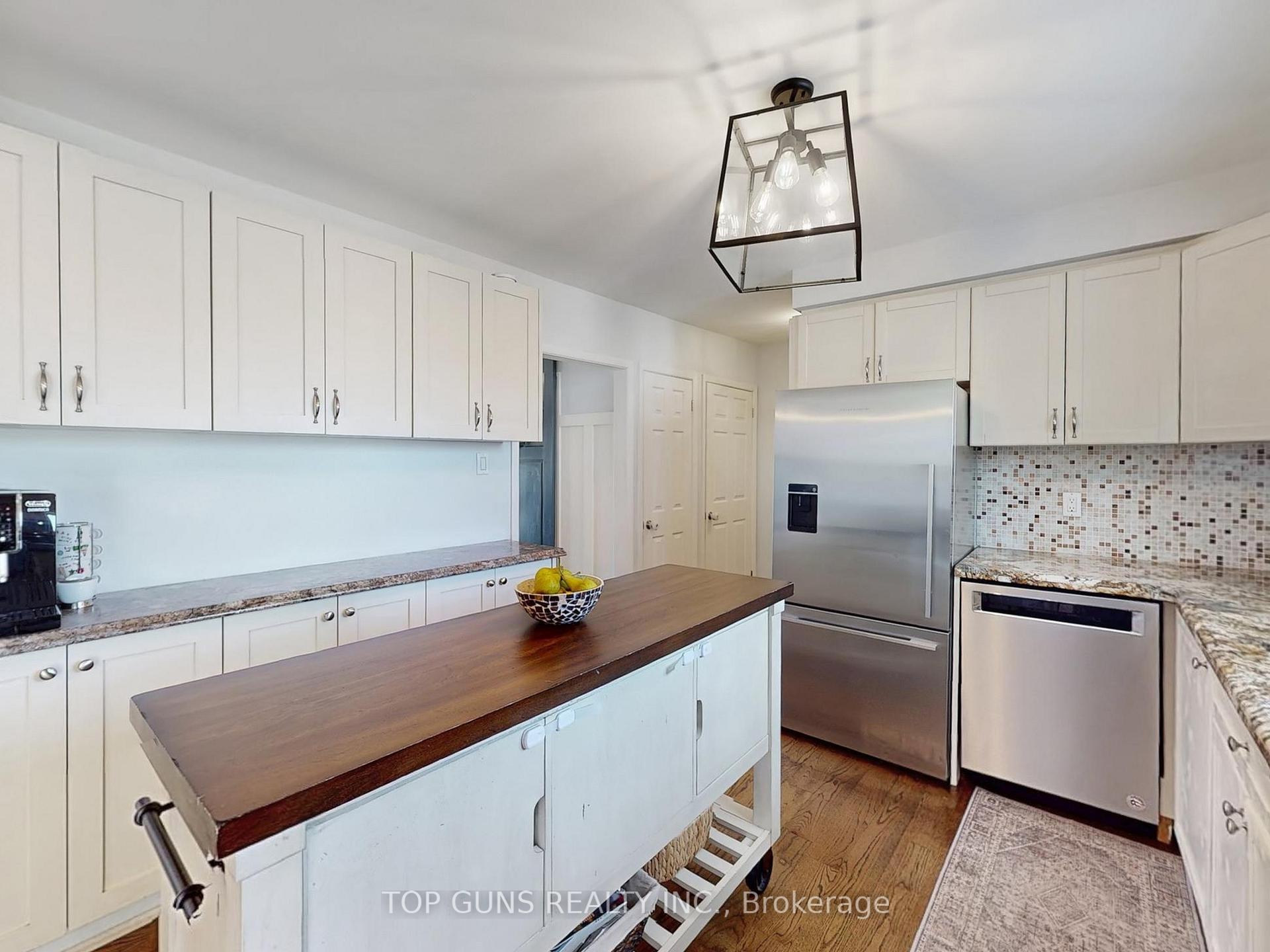 Photo 11 of 25 Ringway Crescent, Etobicoke, Elms-Old Rexdale — HOMEH