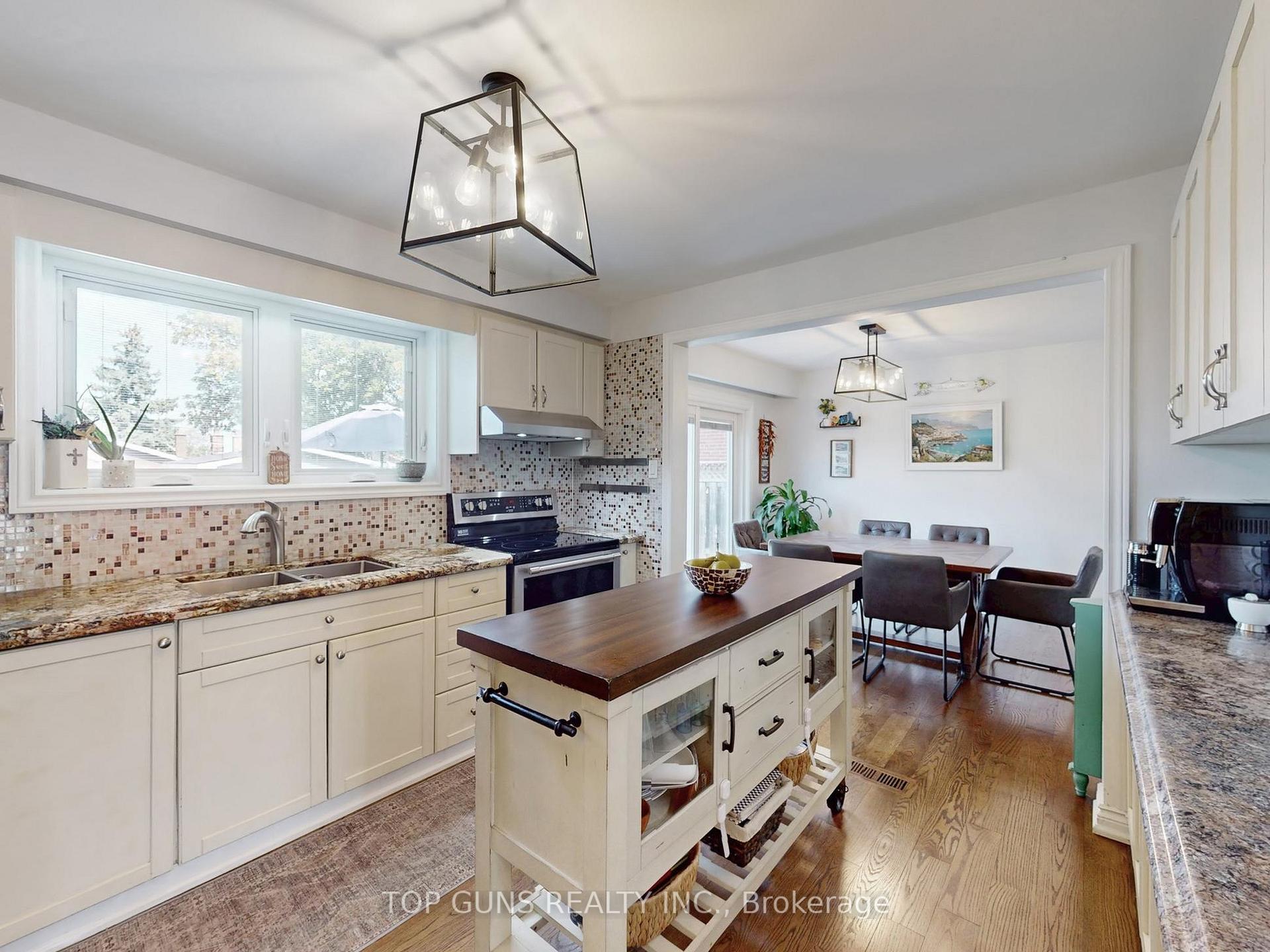 Photo 14 of 25 Ringway Crescent, Etobicoke, Elms-Old Rexdale — HOMEH