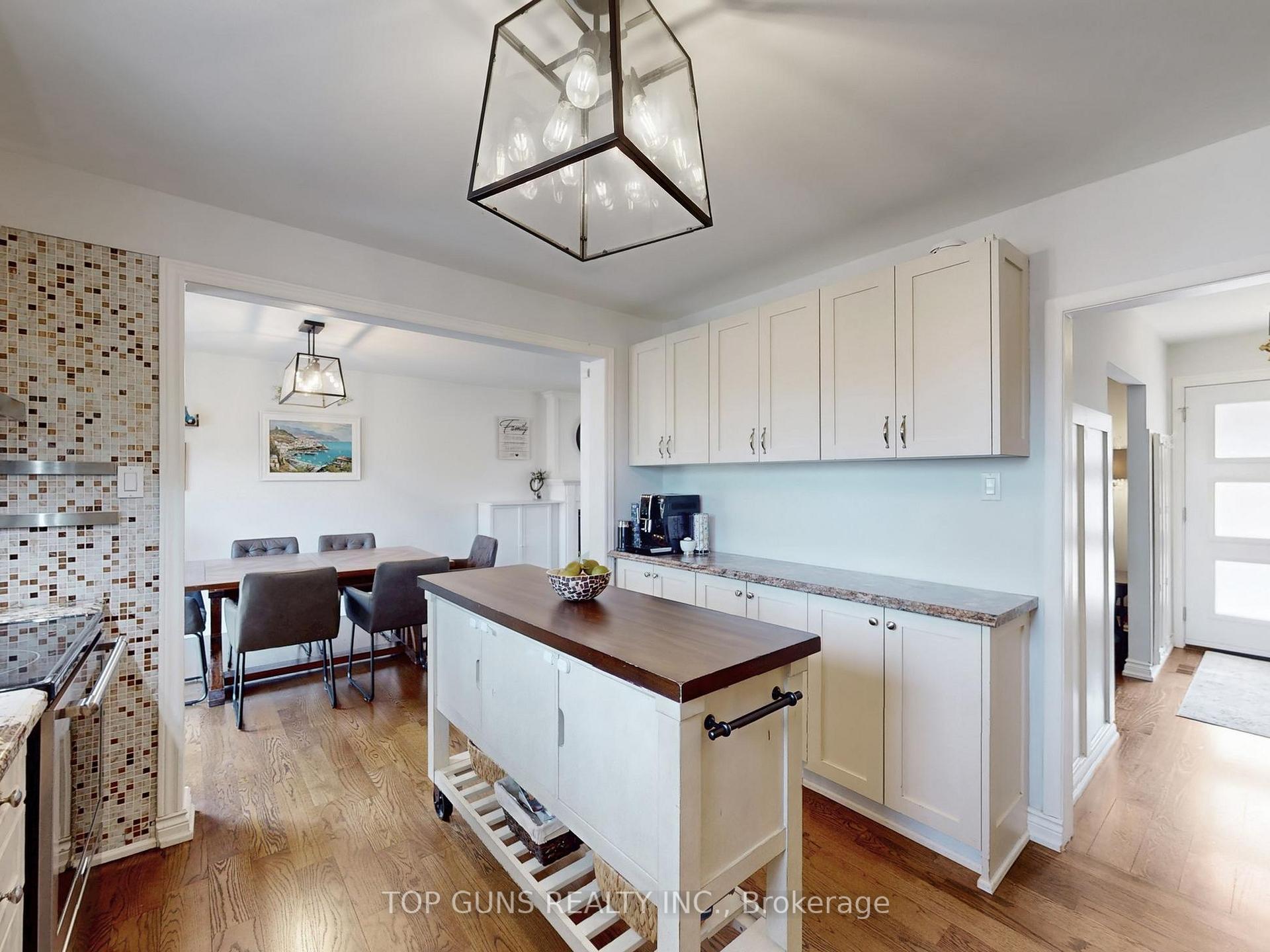 Photo 15 of 25 Ringway Crescent, Etobicoke, Elms-Old Rexdale — HOMEH