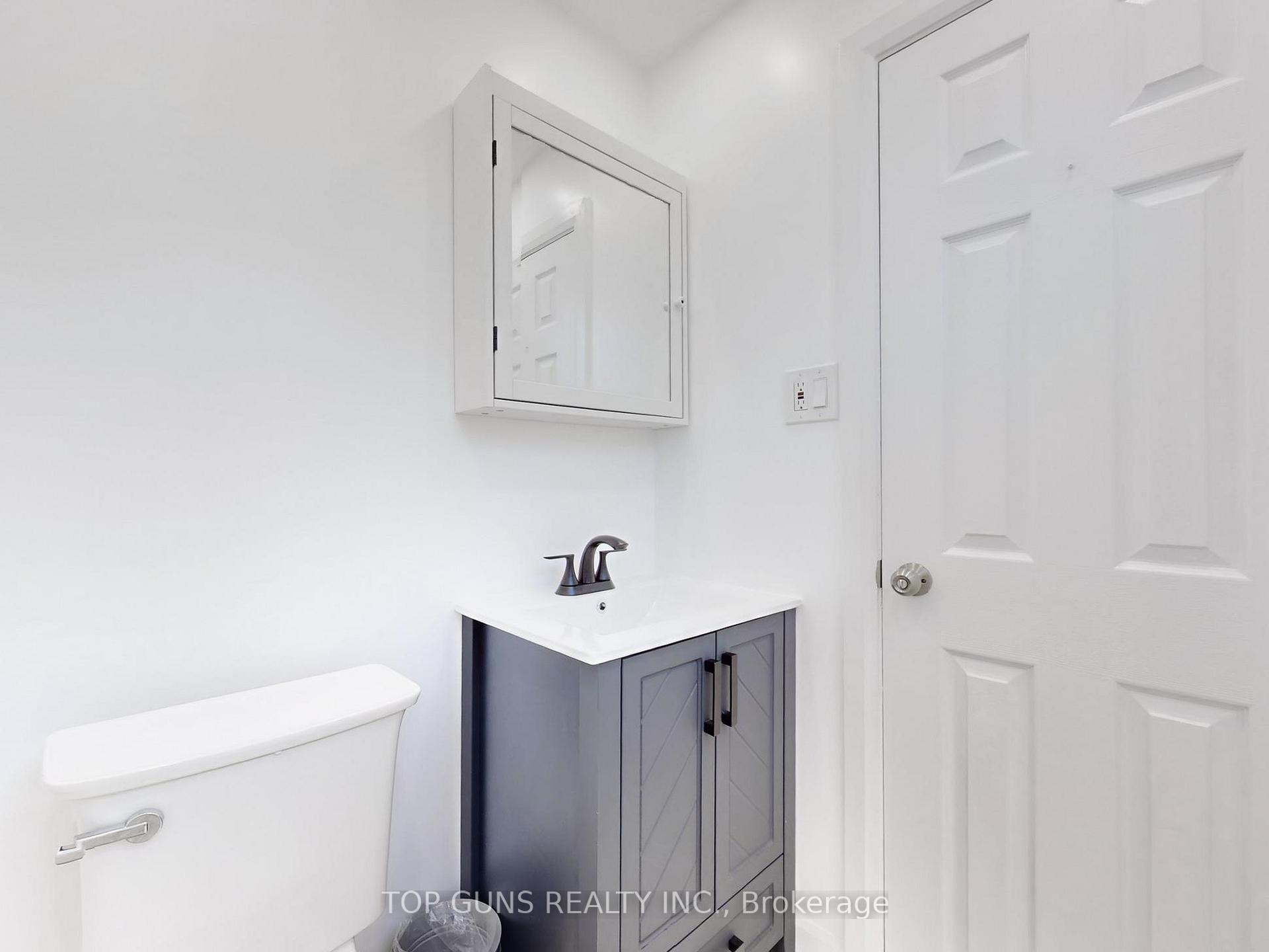 Photo 16 of 25 Ringway Crescent, Etobicoke, Elms-Old Rexdale — HOMEH