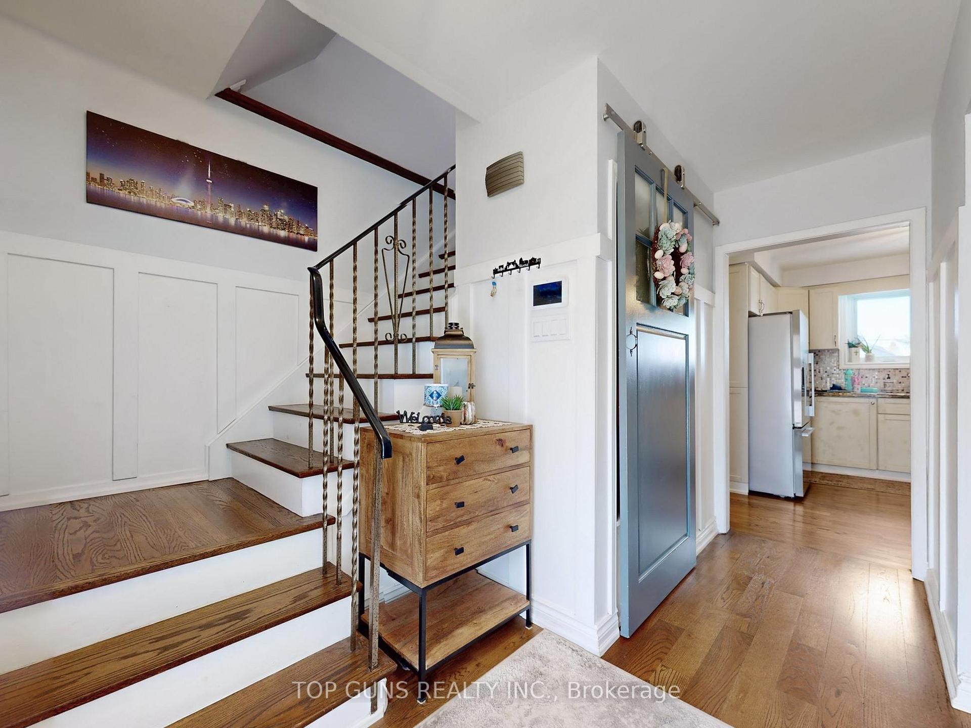 Photo 17 of 25 Ringway Crescent, Etobicoke, Elms-Old Rexdale — HOMEH