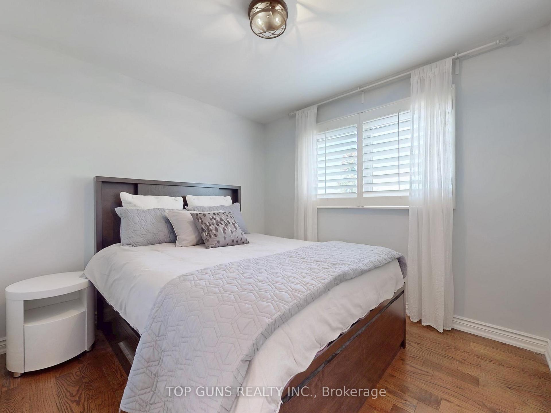 Photo 20 of 25 Ringway Crescent, Etobicoke, Elms-Old Rexdale — HOMEH