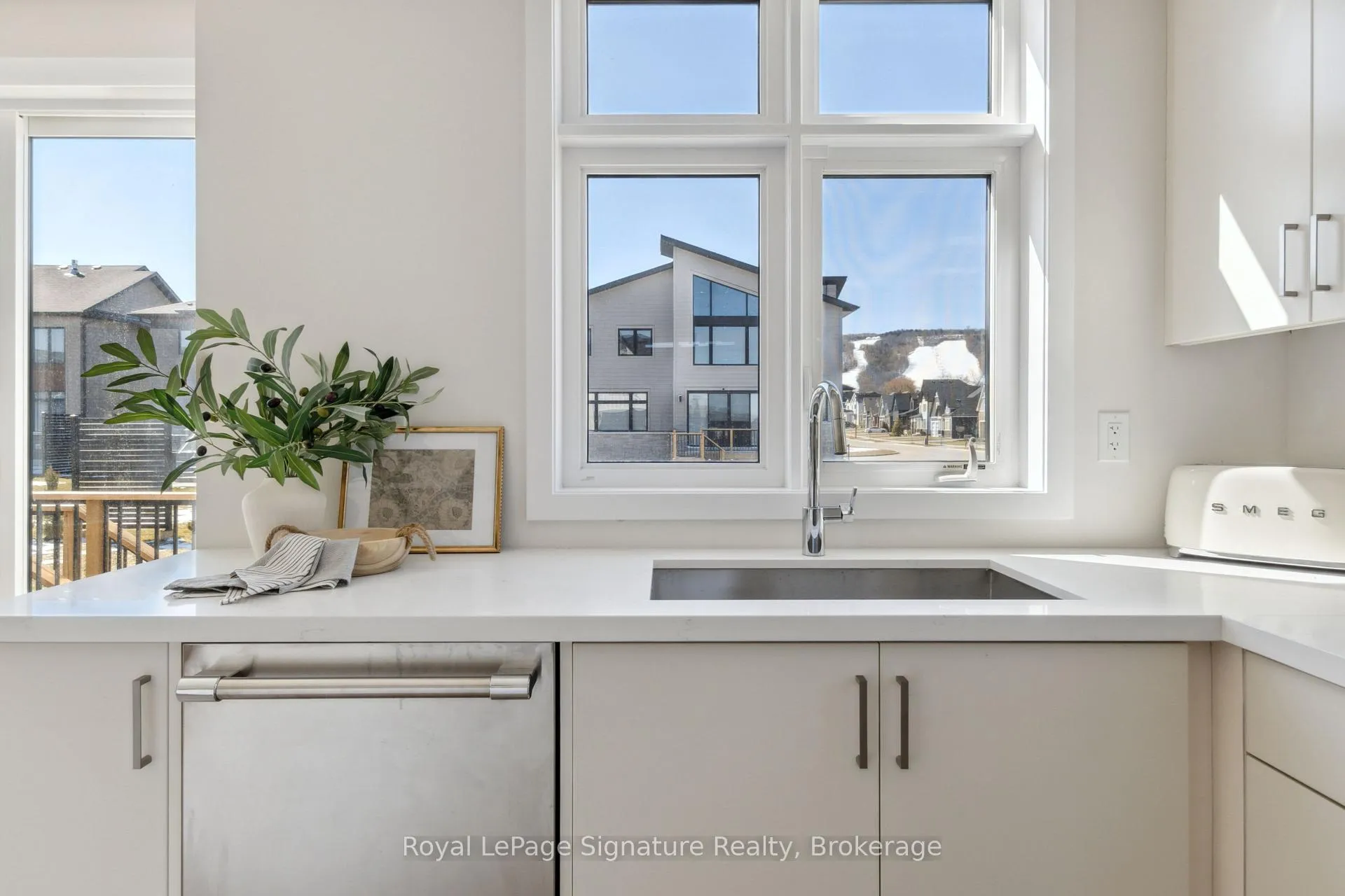 Photo 66 of 101 Cattail Crescent, Blue Mountains — HOMEH