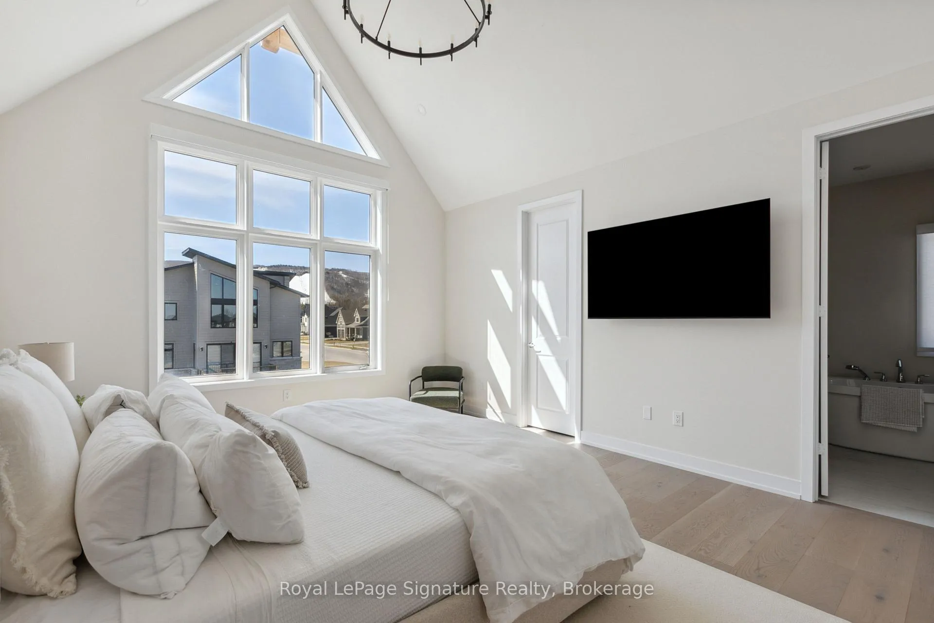 Photo 116 of 101 Cattail Crescent, Blue Mountains — HOMEH