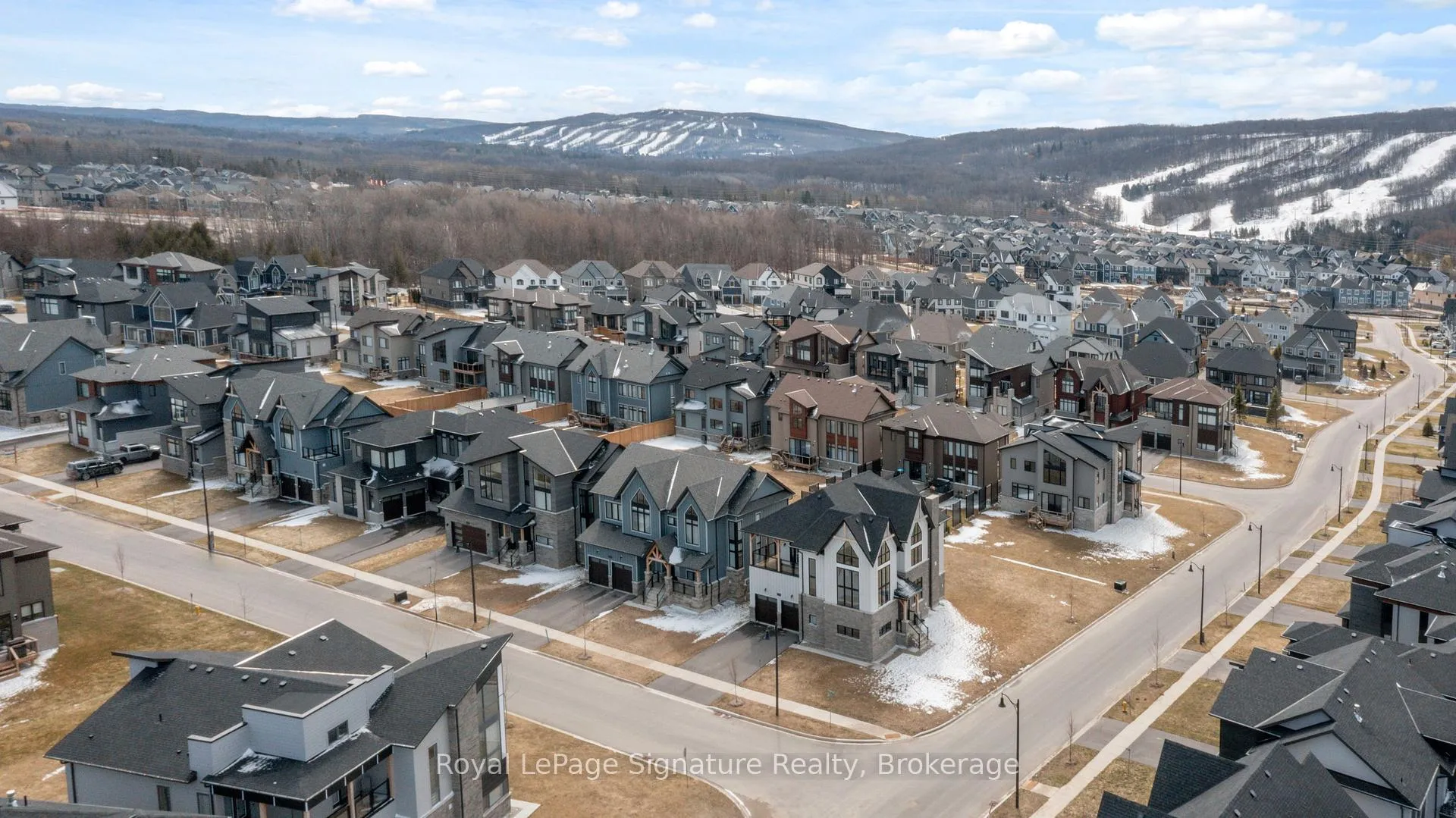 Photo 218 of 101 Cattail Crescent, Blue Mountains — HOMEH
