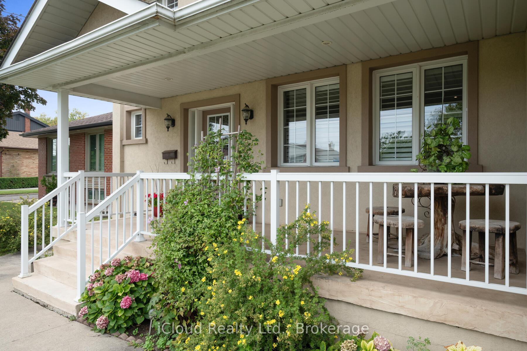 Photo 2 of 76 Stavely Crescent, Etobicoke, Rexdale-Kipling — HOMEH