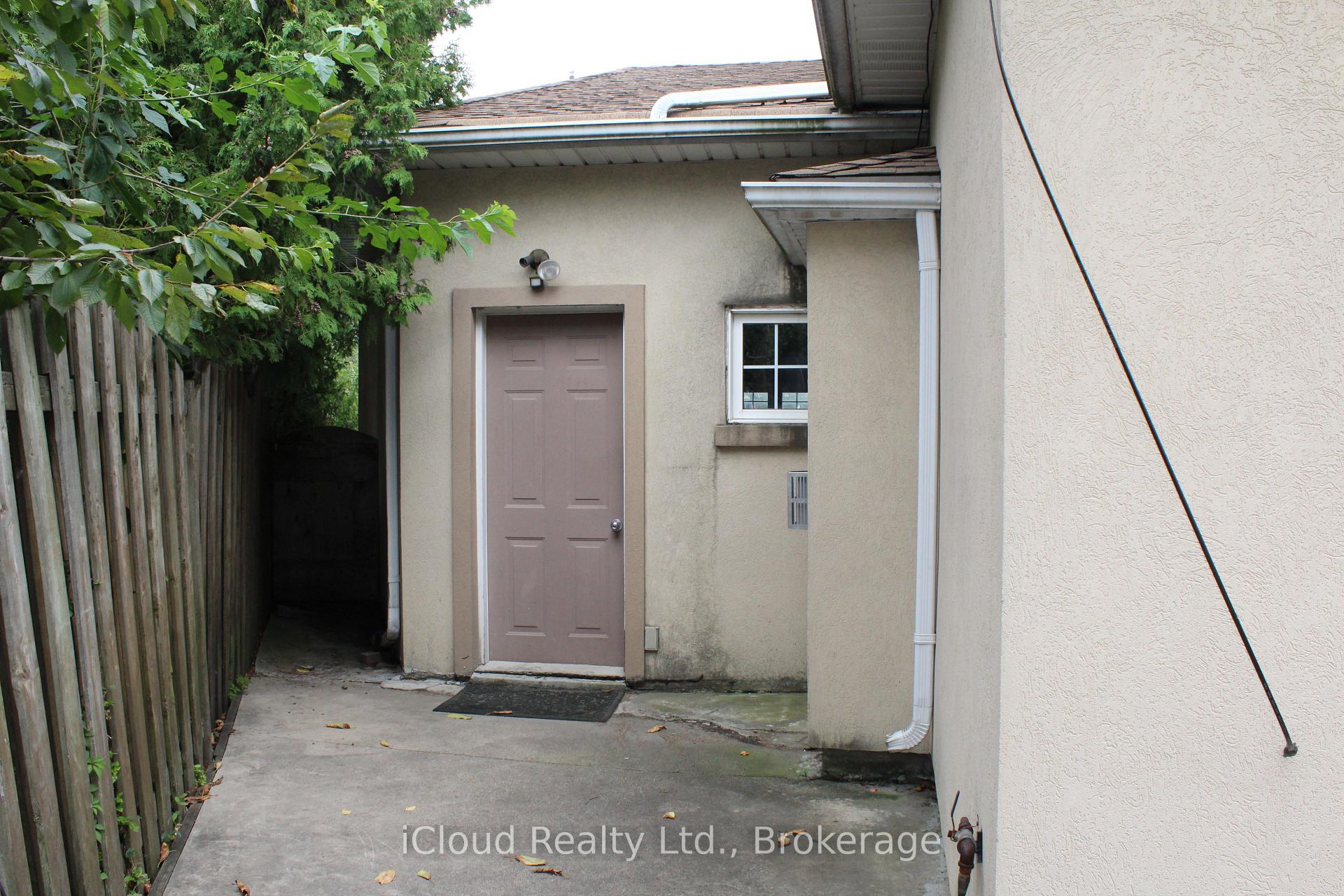 Photo 3 of 76 Stavely Crescent, Etobicoke, Rexdale-Kipling — HOMEH