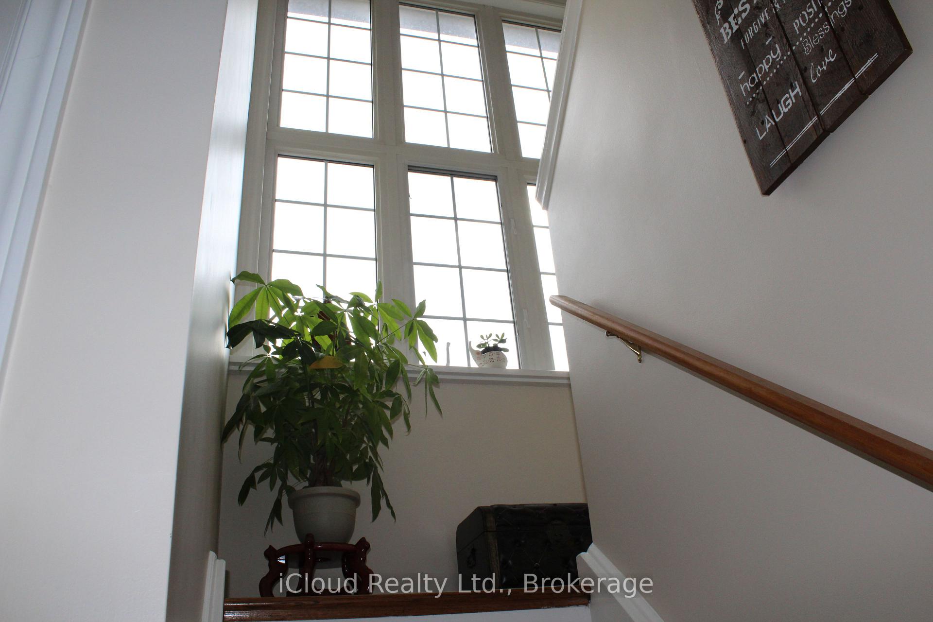 Photo 24 of 76 Stavely Crescent, Etobicoke, Rexdale-Kipling — HOMEH