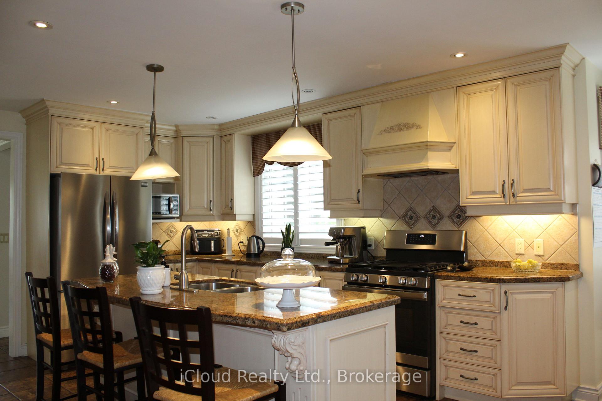 Photo 23 of 76 Stavely Crescent, Etobicoke, Rexdale-Kipling — HOMEH
