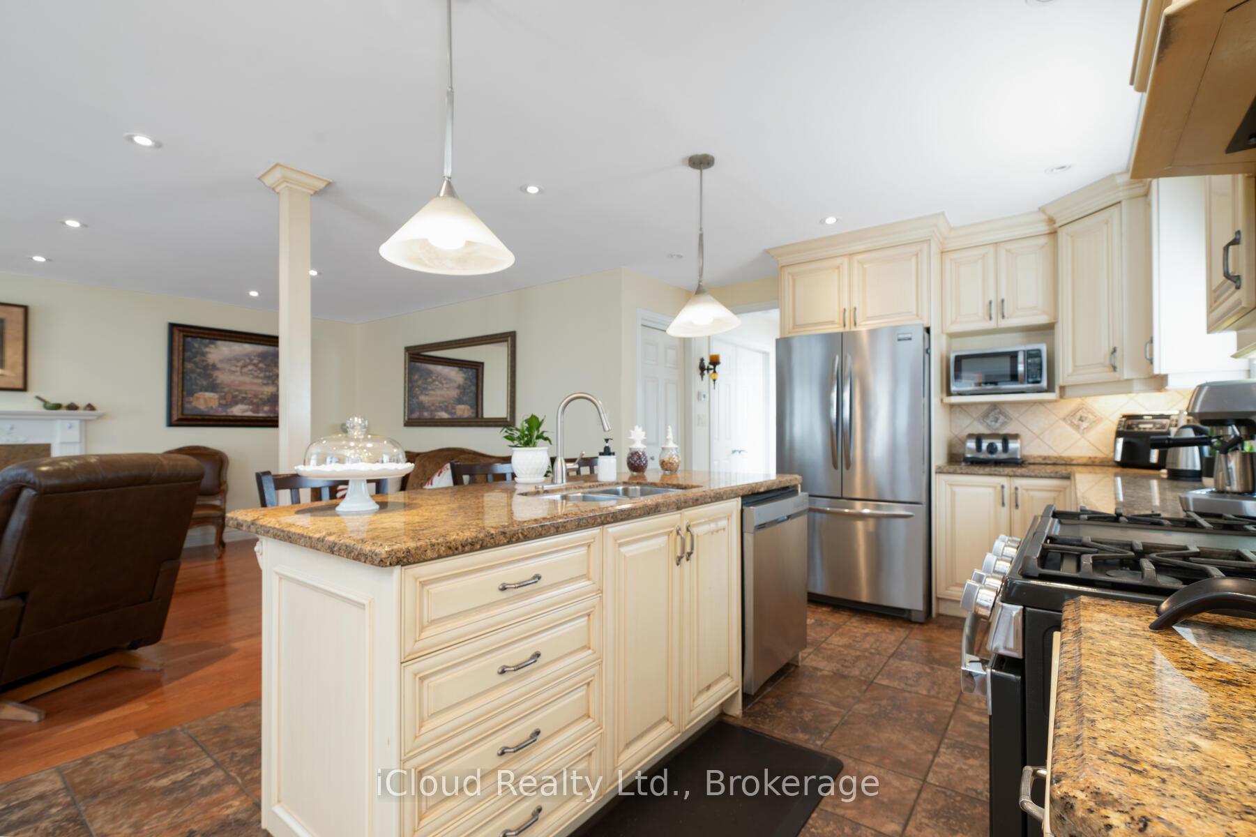 Photo 4 of 76 Stavely Crescent, Etobicoke, Rexdale-Kipling — HOMEH