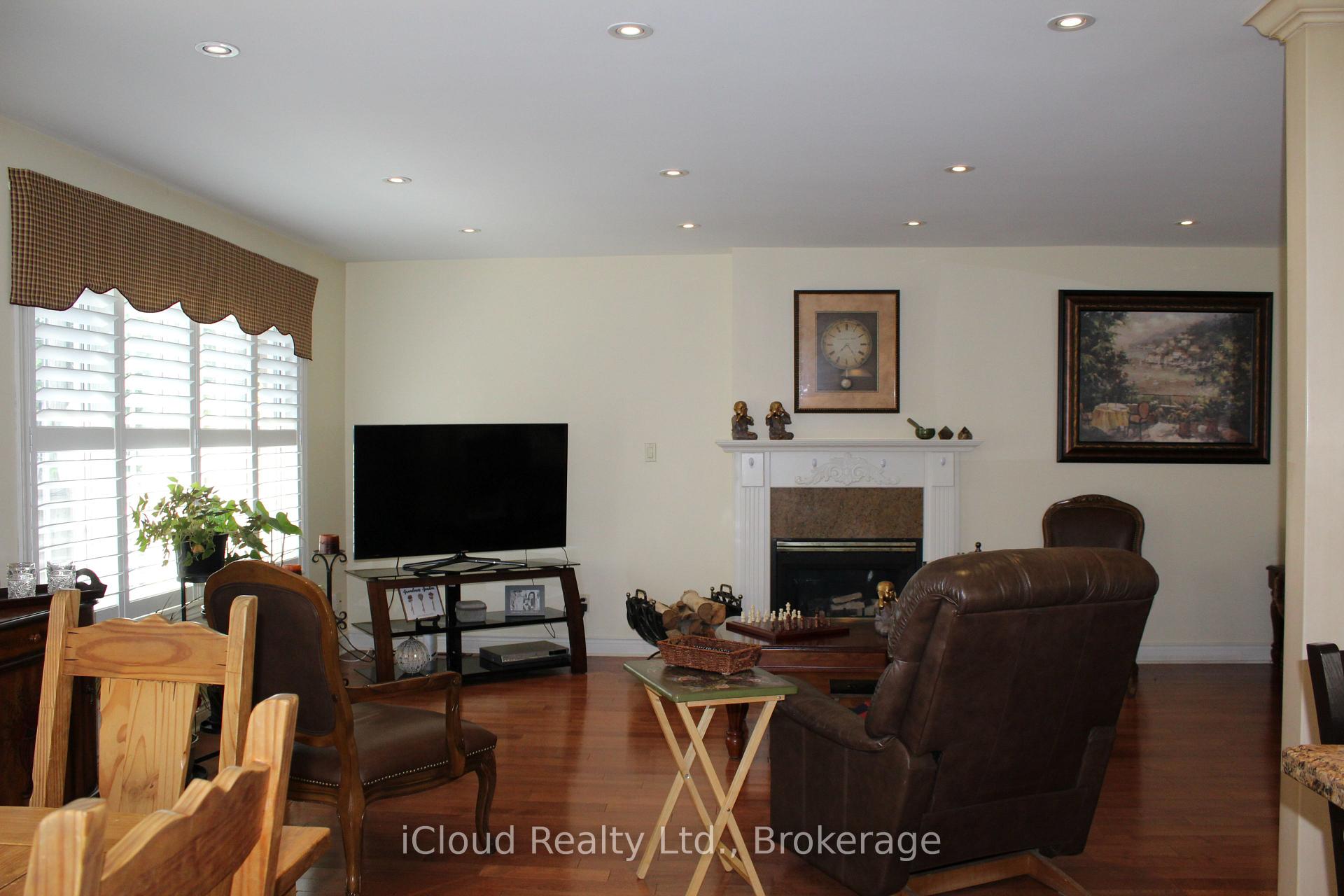 Photo 18 of 76 Stavely Crescent, Etobicoke, Rexdale-Kipling — HOMEH