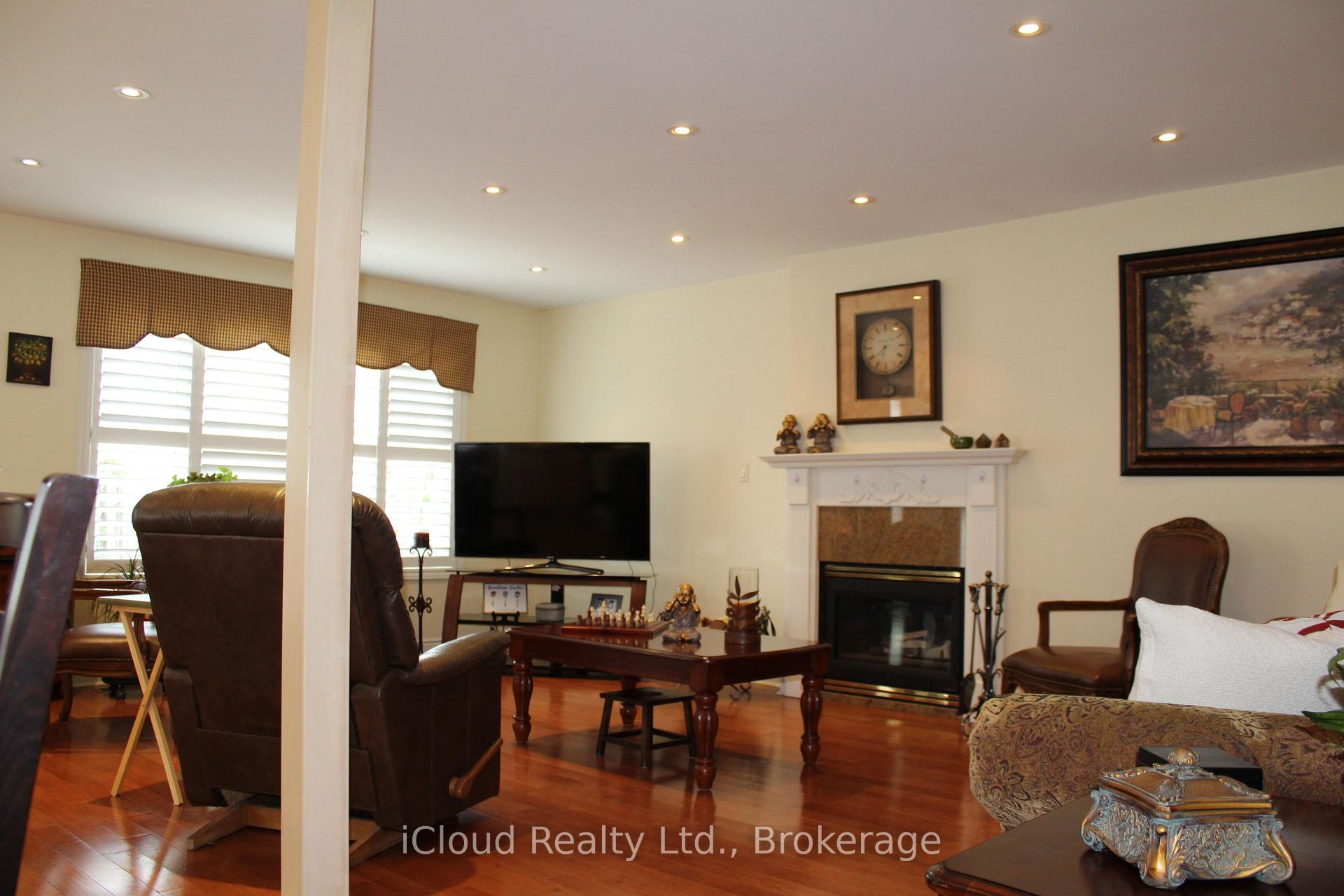 Photo 26 of 76 Stavely Crescent, Etobicoke, Rexdale-Kipling — HOMEH
