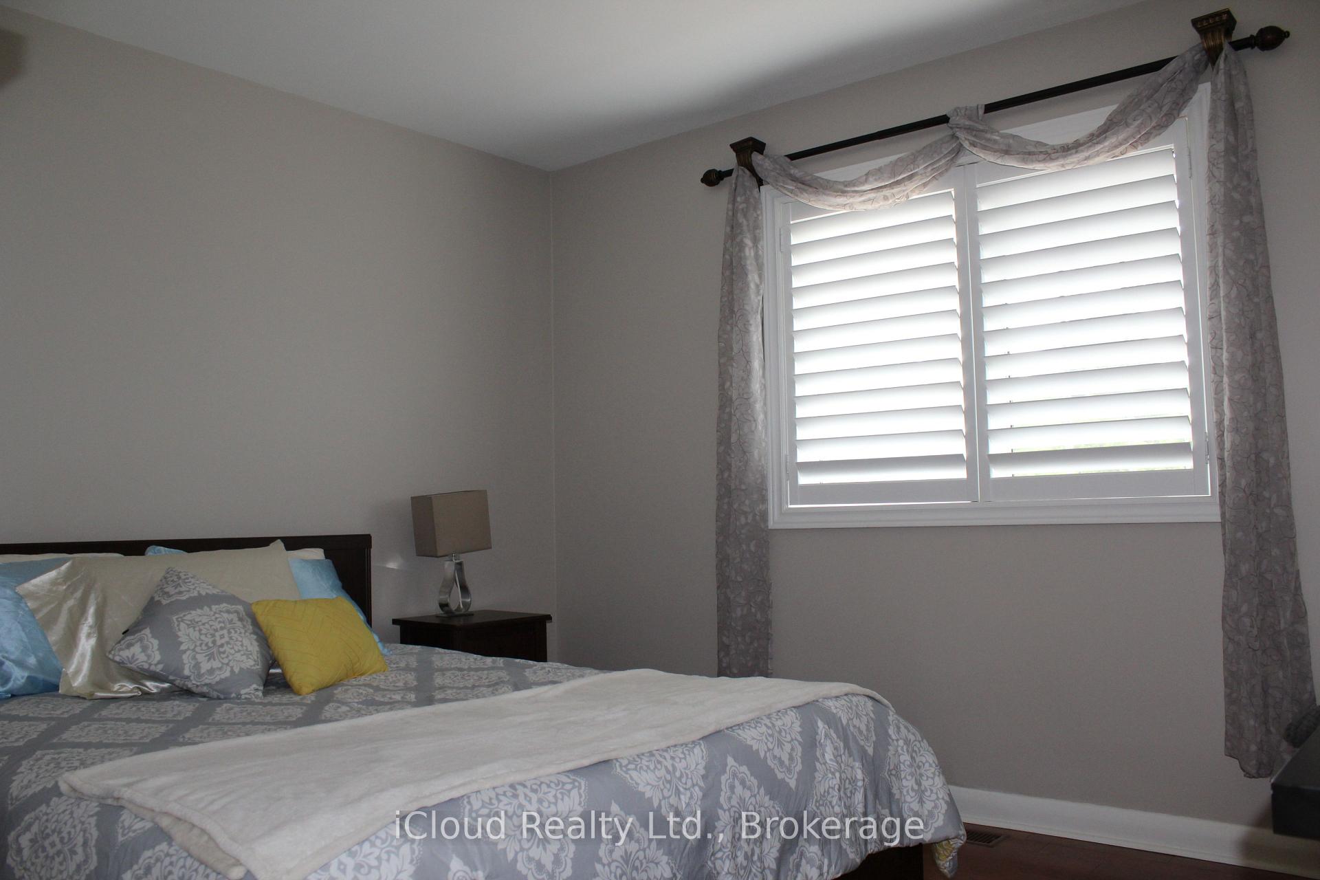 Photo 21 of 76 Stavely Crescent, Etobicoke, Rexdale-Kipling — HOMEH