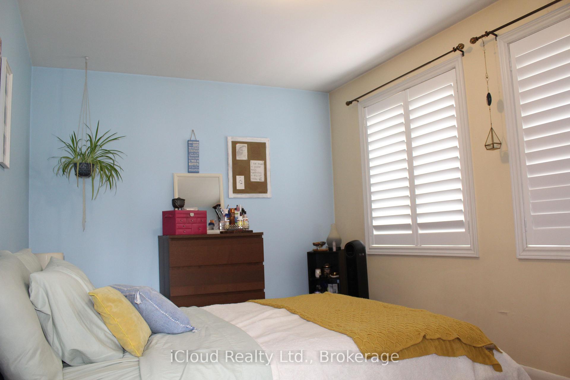 Photo 11 of 76 Stavely Crescent, Etobicoke, Rexdale-Kipling — HOMEH