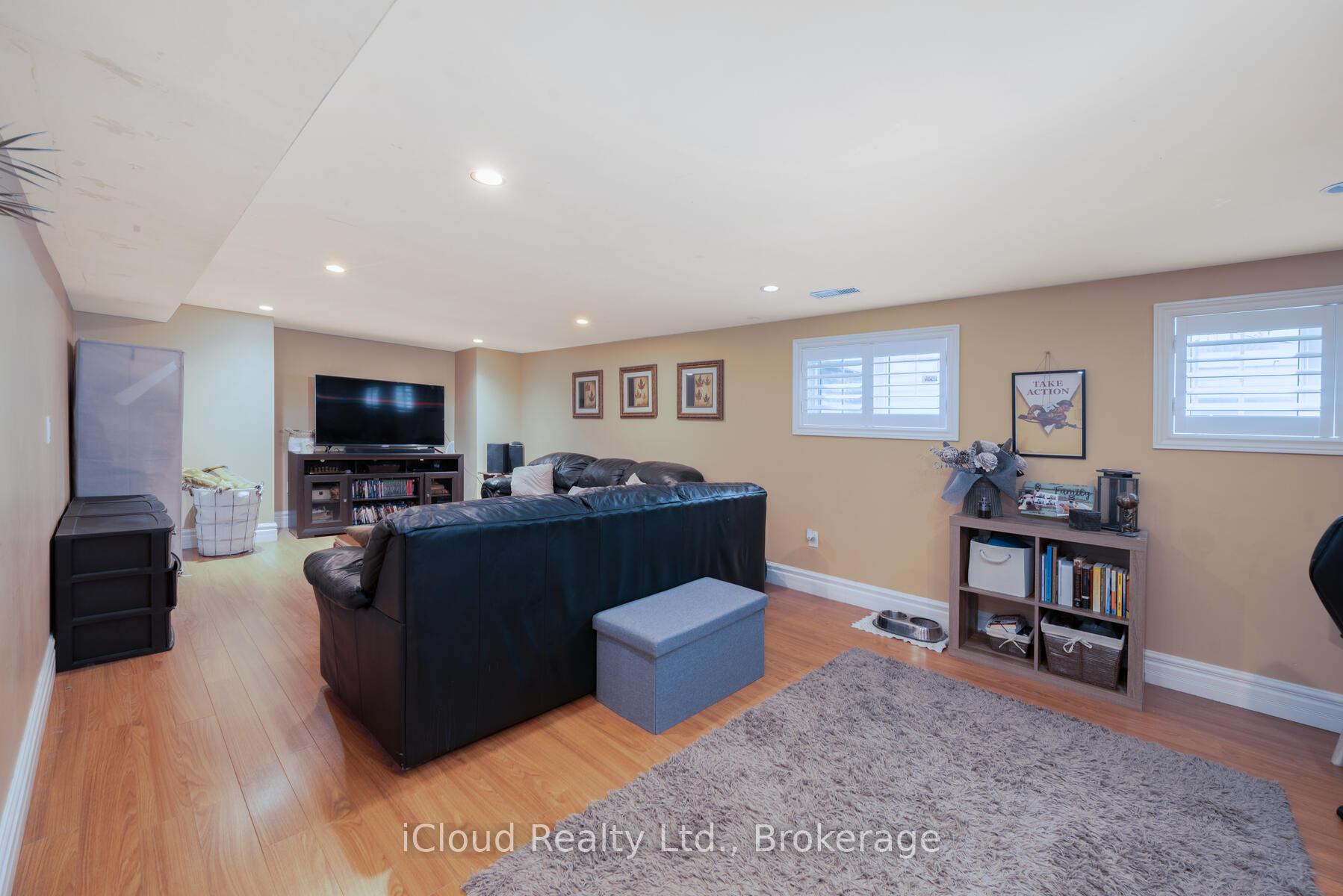 Photo 19 of 76 Stavely Crescent, Etobicoke, Rexdale-Kipling — HOMEH