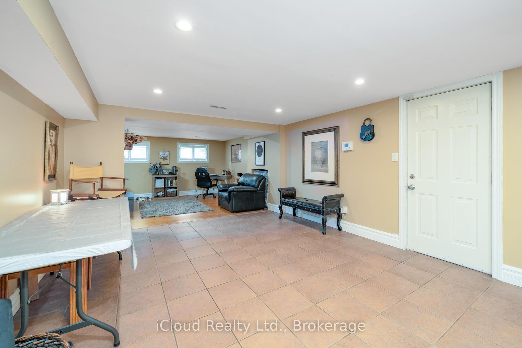 Photo 20 of 76 Stavely Crescent, Etobicoke, Rexdale-Kipling — HOMEH